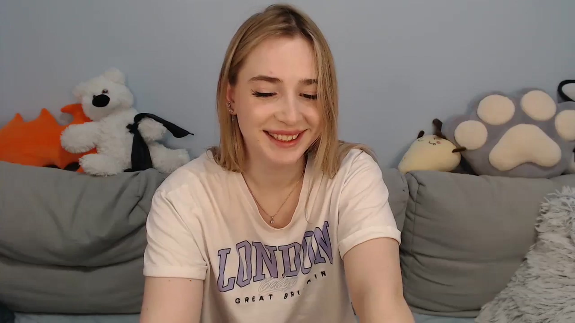 Gallery image thumbnail from SabrinaViolet's myfreecams stream on, 11/28/2023, 13:18 image 18 of 20