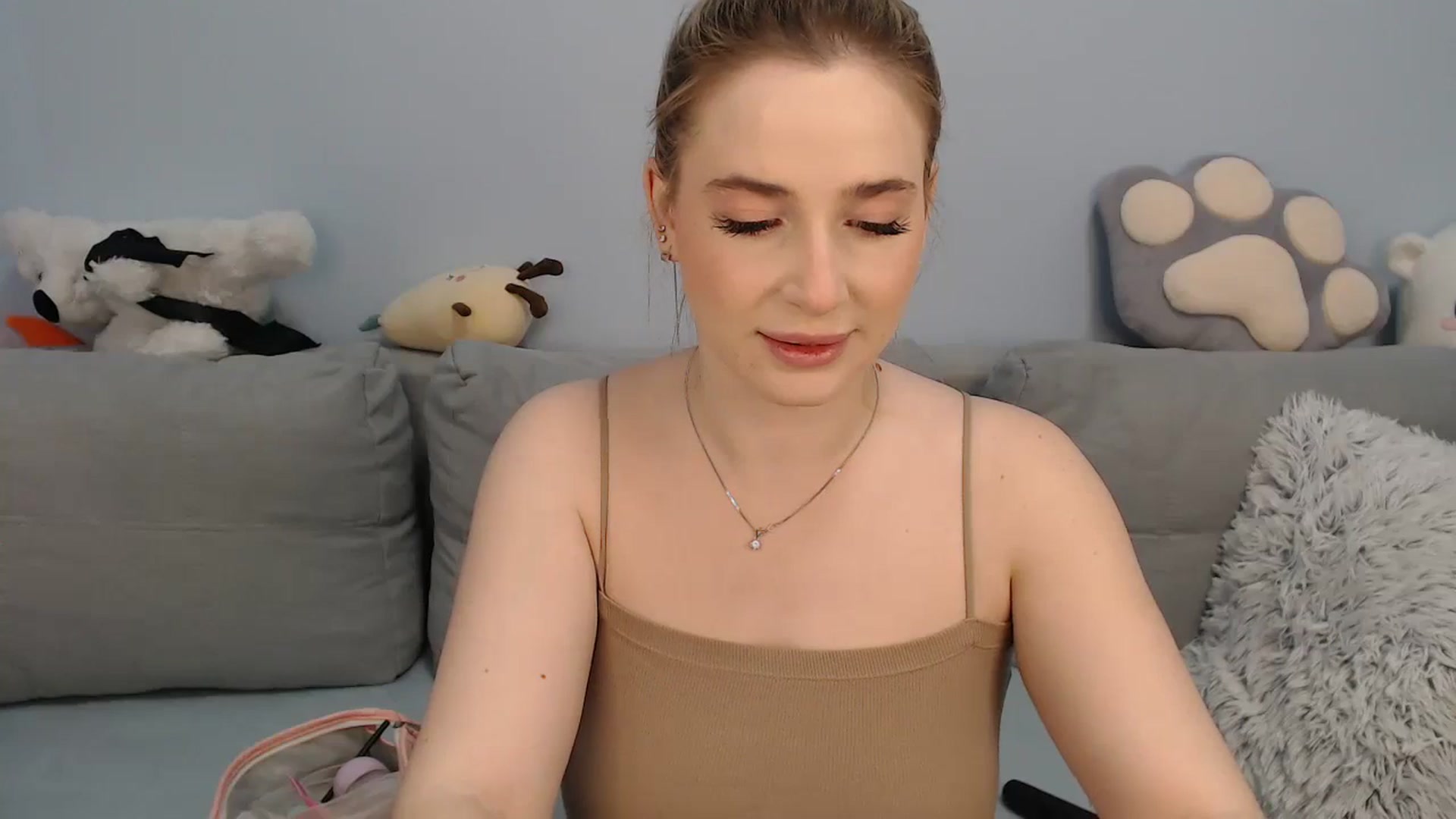 Gallery image thumbnail from SabrinaViolet's myfreecams stream on, 12/04/2023, 10:03 image 3 of 20