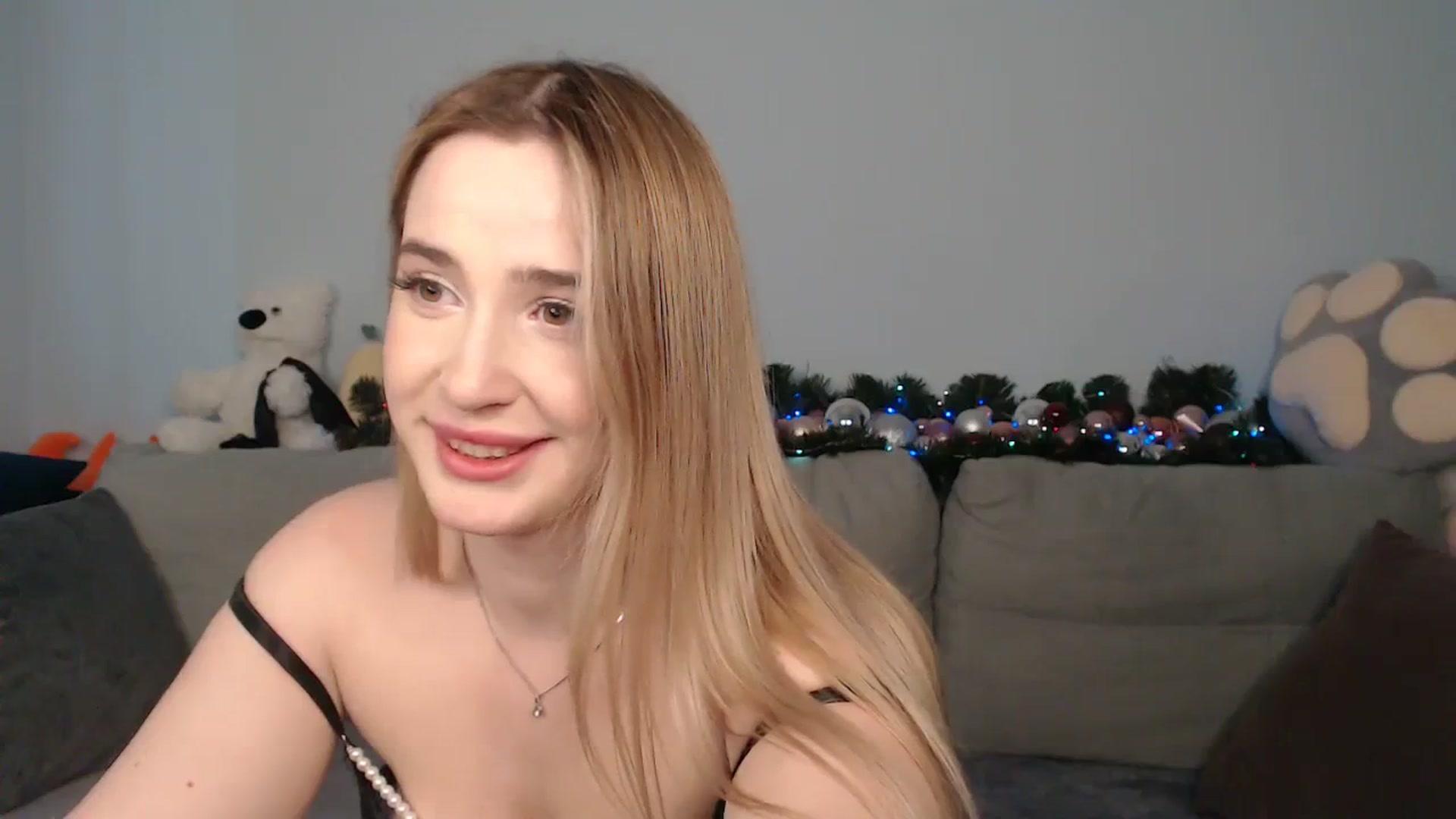 Gallery image thumbnail from SabrinaViolet's myfreecams stream on, 12/17/2023, 12:52 image 19 of 20