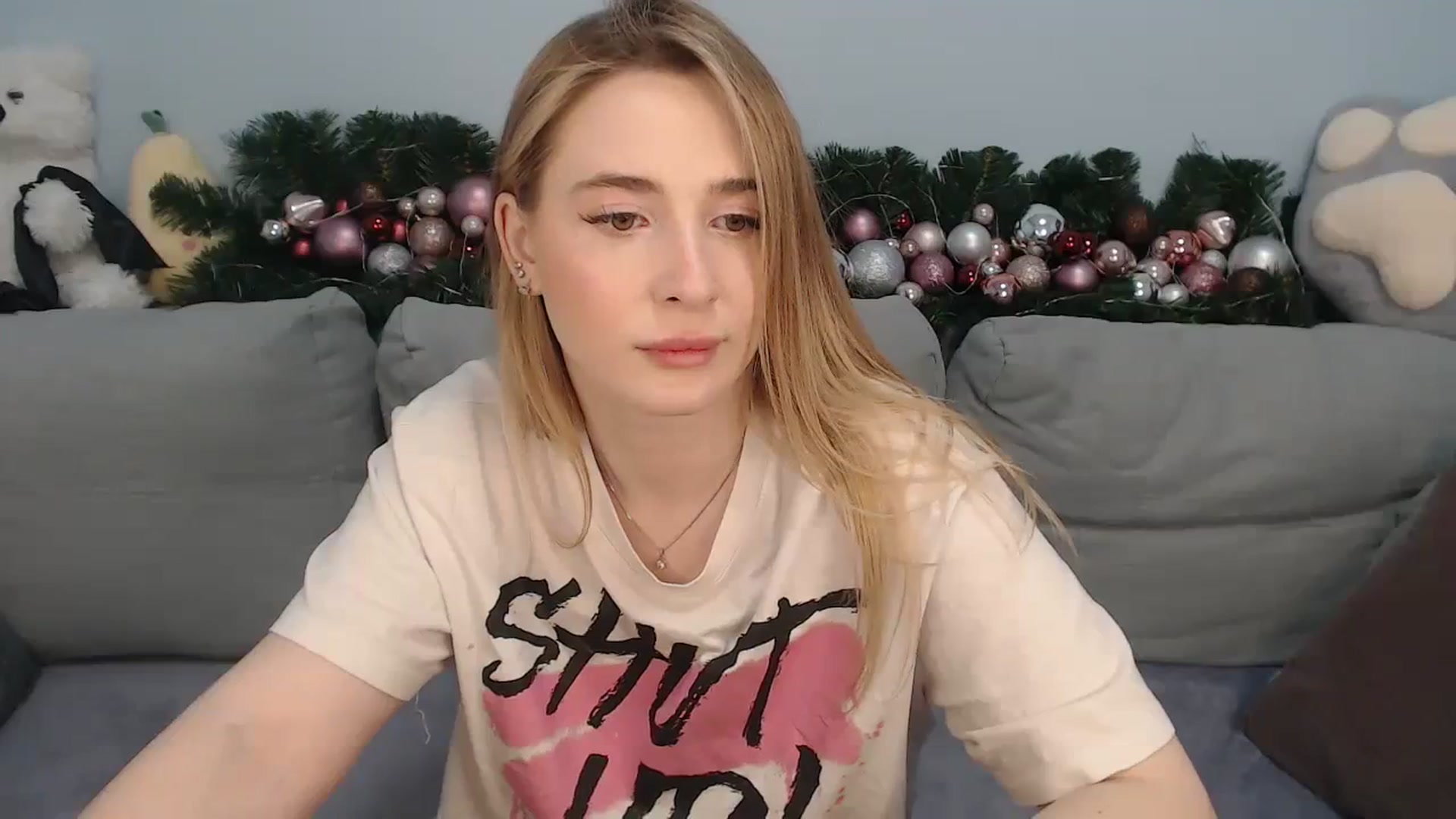 Gallery image thumbnail from SabrinaViolet's myfreecams stream on, 12/19/2023, 11:38 image 6 of 20