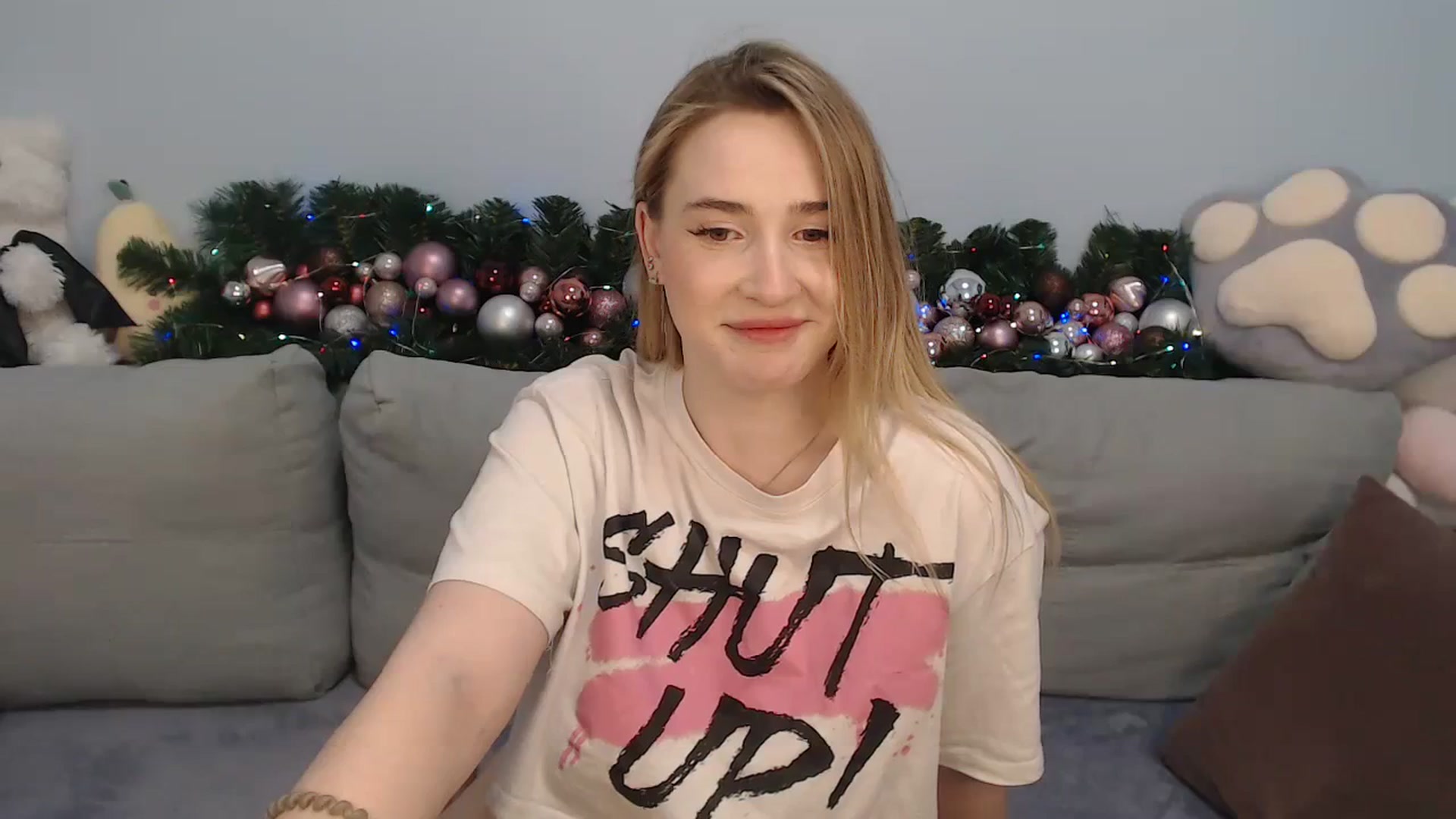 Gallery image thumbnail from SabrinaViolet's myfreecams stream on, 12/19/2023, 14:45 image 4 of 20