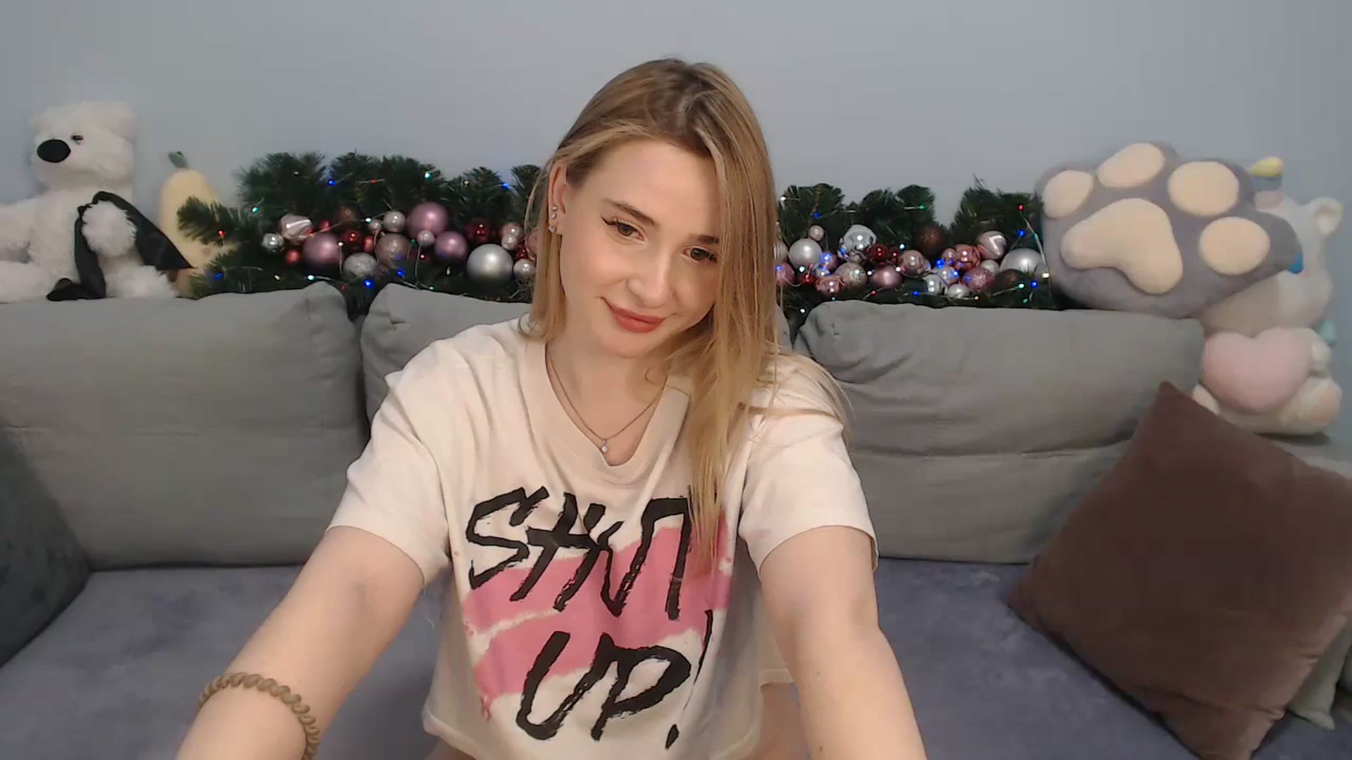 Gallery image thumbnail from SabrinaViolet's myfreecams stream on, 12/19/2023, 14:45 image 18 of 20