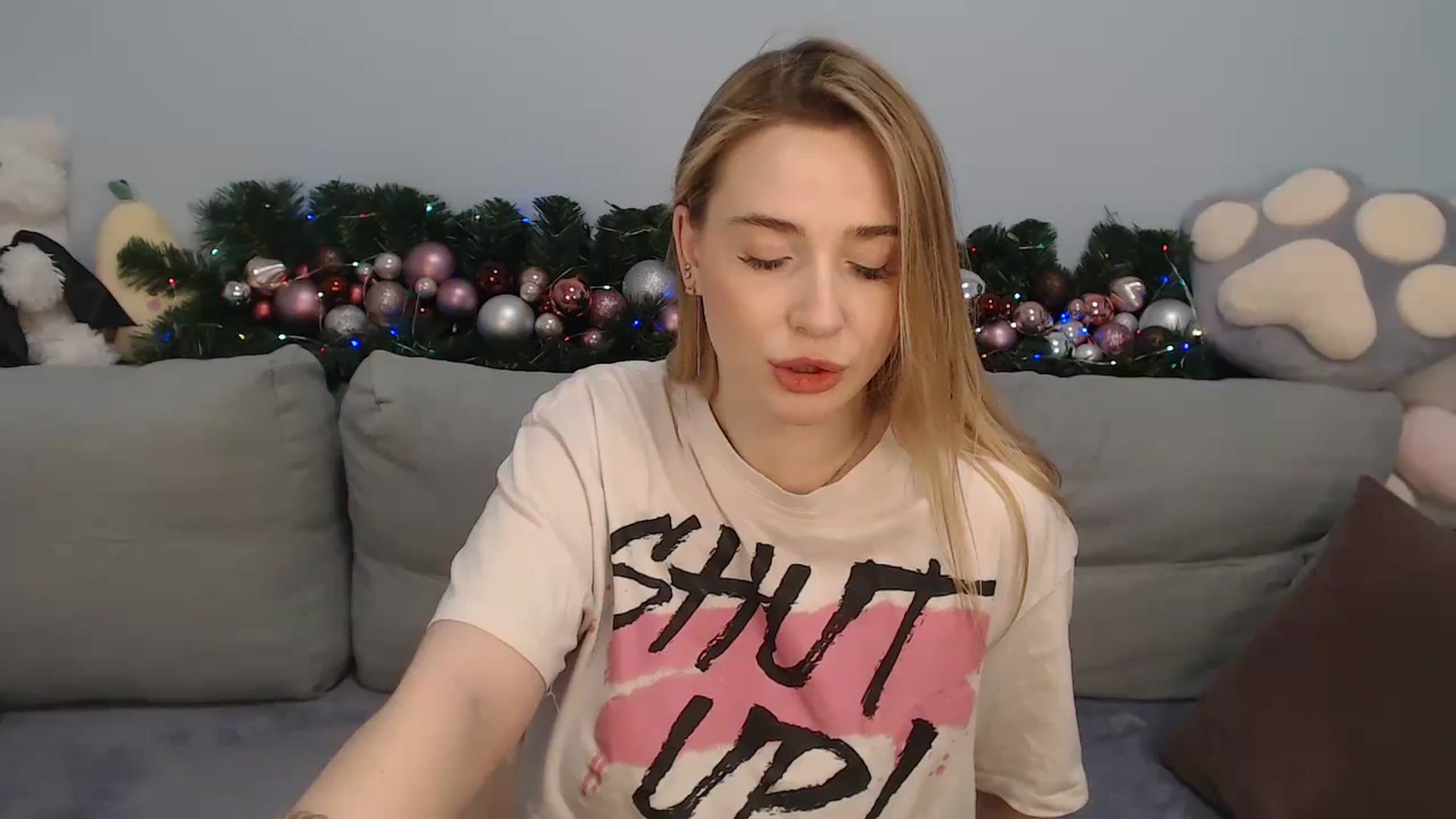 Gallery image thumbnail from SabrinaViolet's myfreecams stream on, 12/19/2023, 14:45 image 2 of 20