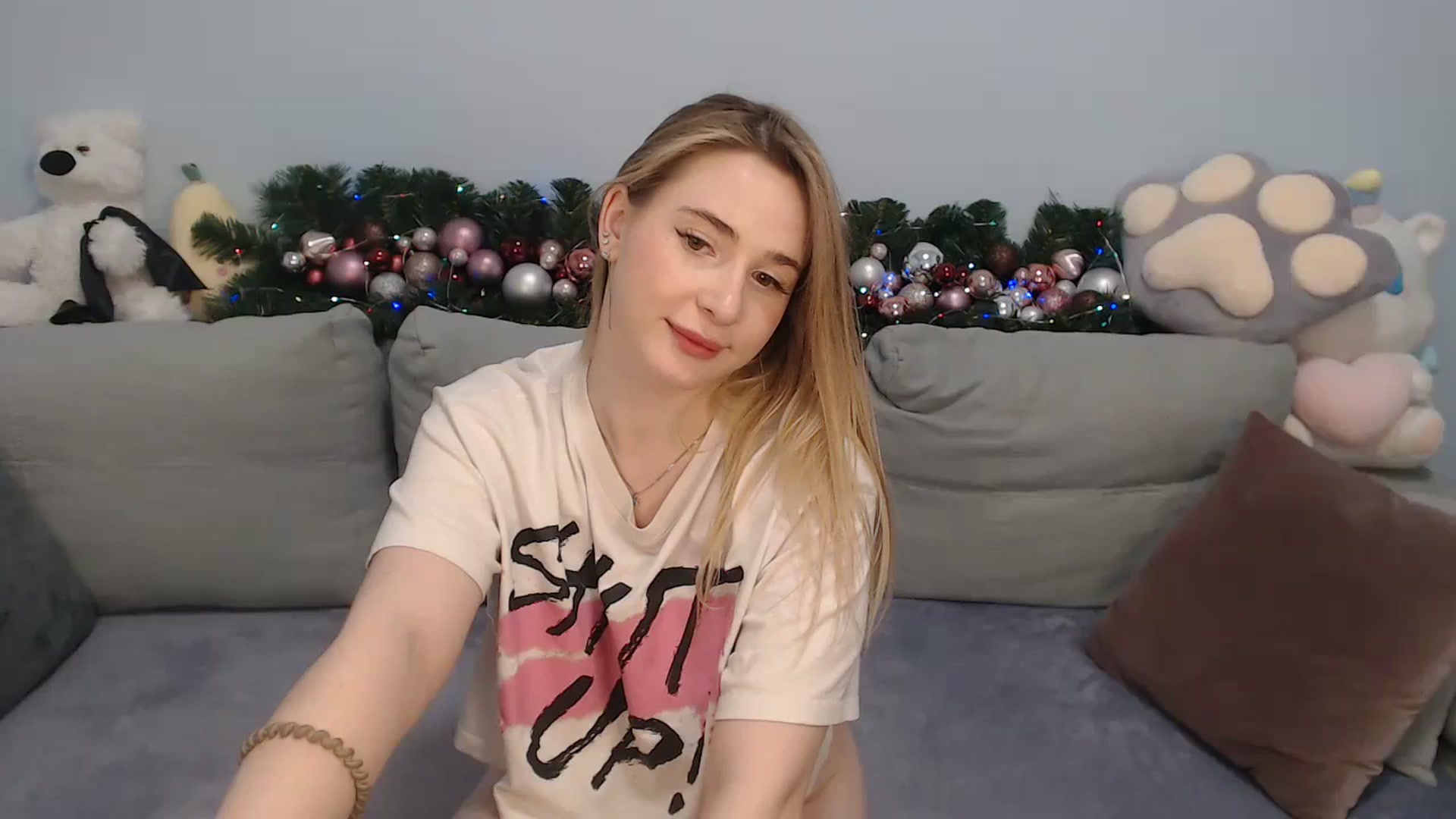 Gallery image thumbnail from SabrinaViolet's myfreecams stream on, 12/19/2023, 14:45 image 17 of 20
