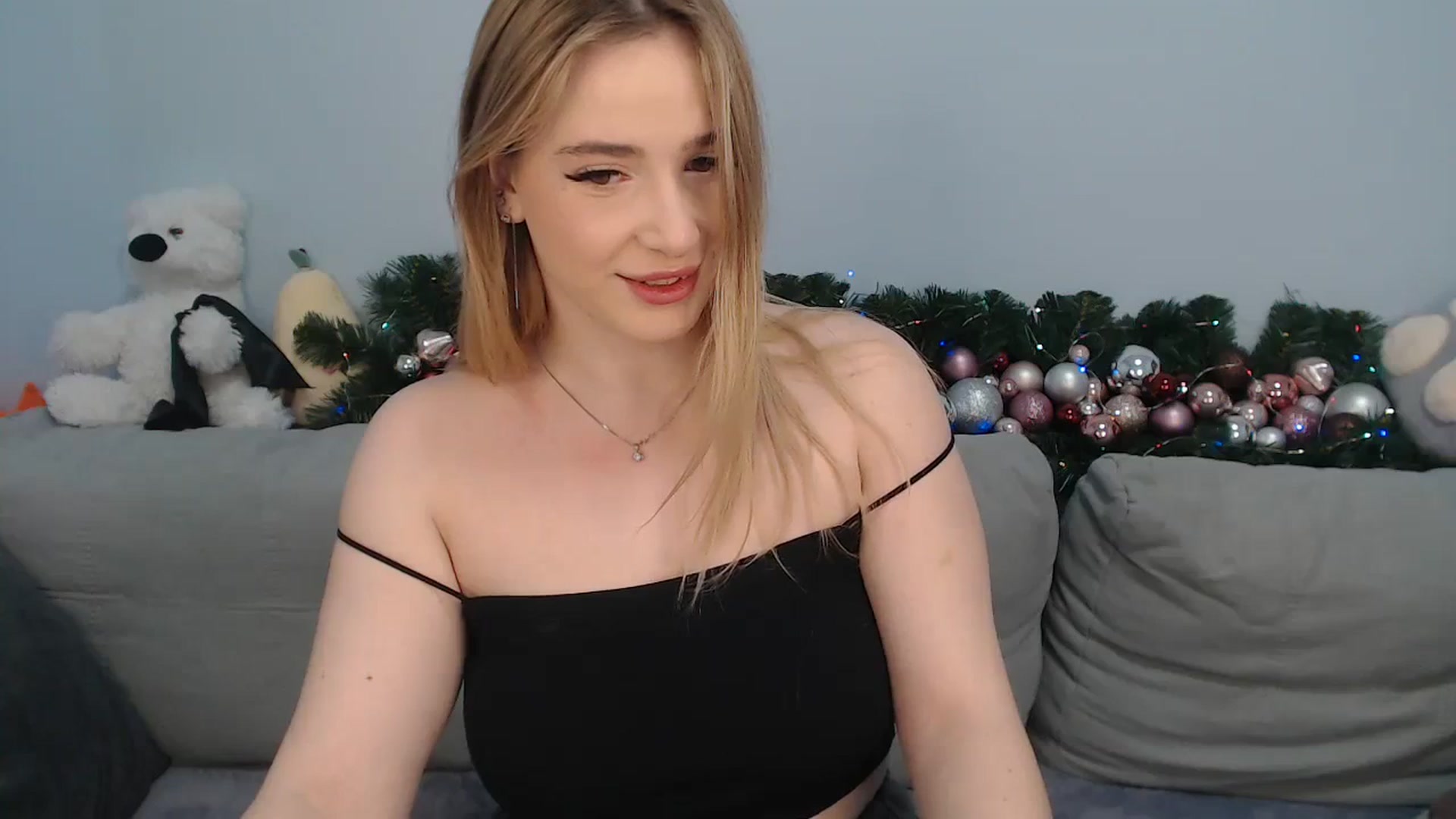 Gallery image thumbnail from SabrinaViolet's myfreecams stream on, 12/23/2023, 10:30 image 6 of 20