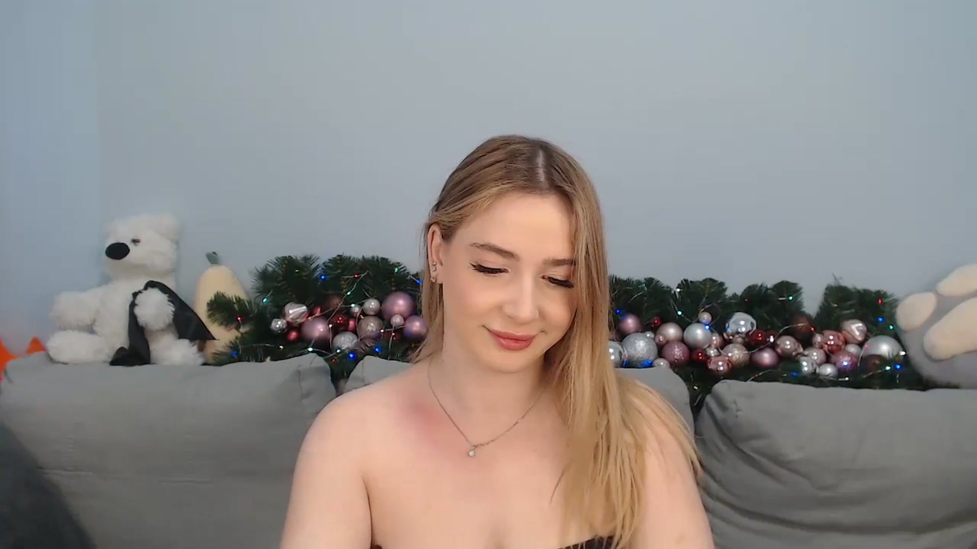 Gallery image thumbnail from SabrinaViolet's myfreecams stream on, 12/23/2023, 10:30 image 10 of 20