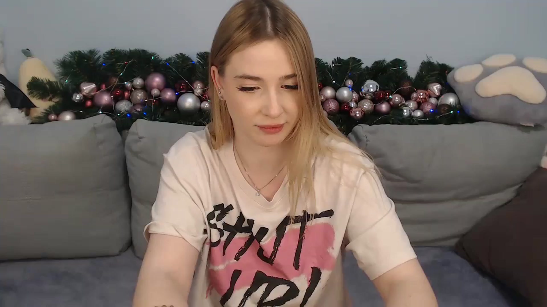 Gallery image thumbnail from SabrinaViolet's myfreecams stream on, 12/24/2023, 13:38 image 2 of 20