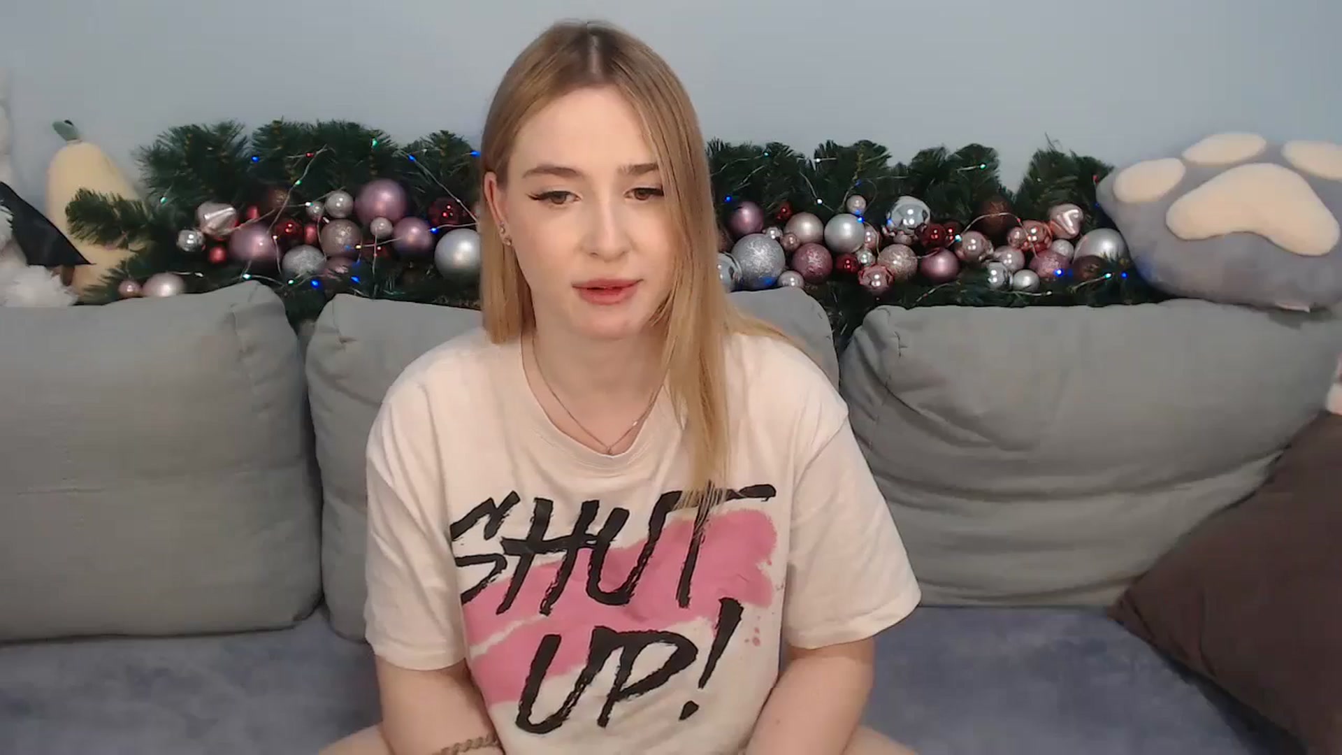 Gallery image thumbnail from SabrinaViolet's myfreecams stream on, 12/24/2023, 13:38 image 5 of 20