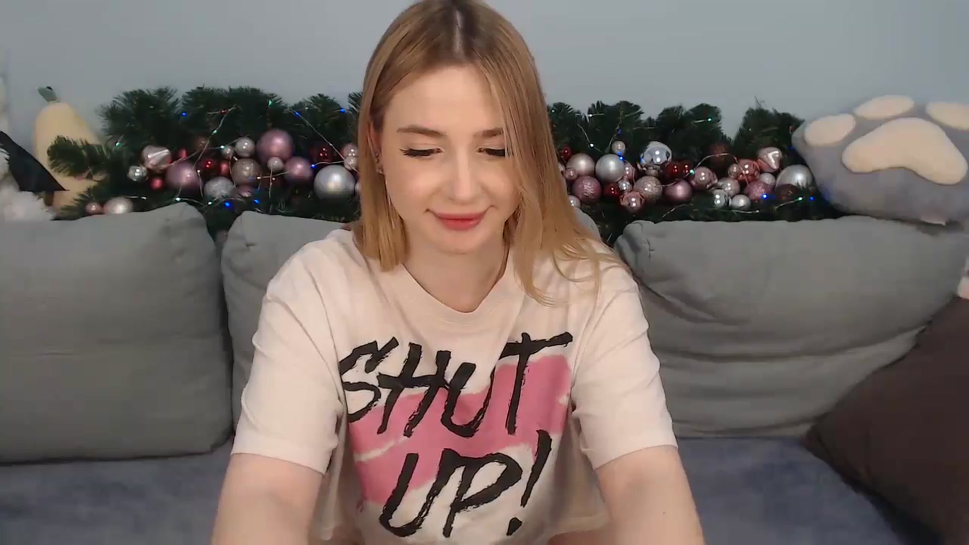 Gallery image thumbnail from SabrinaViolet's myfreecams stream on, 12/24/2023, 13:38 image 19 of 20
