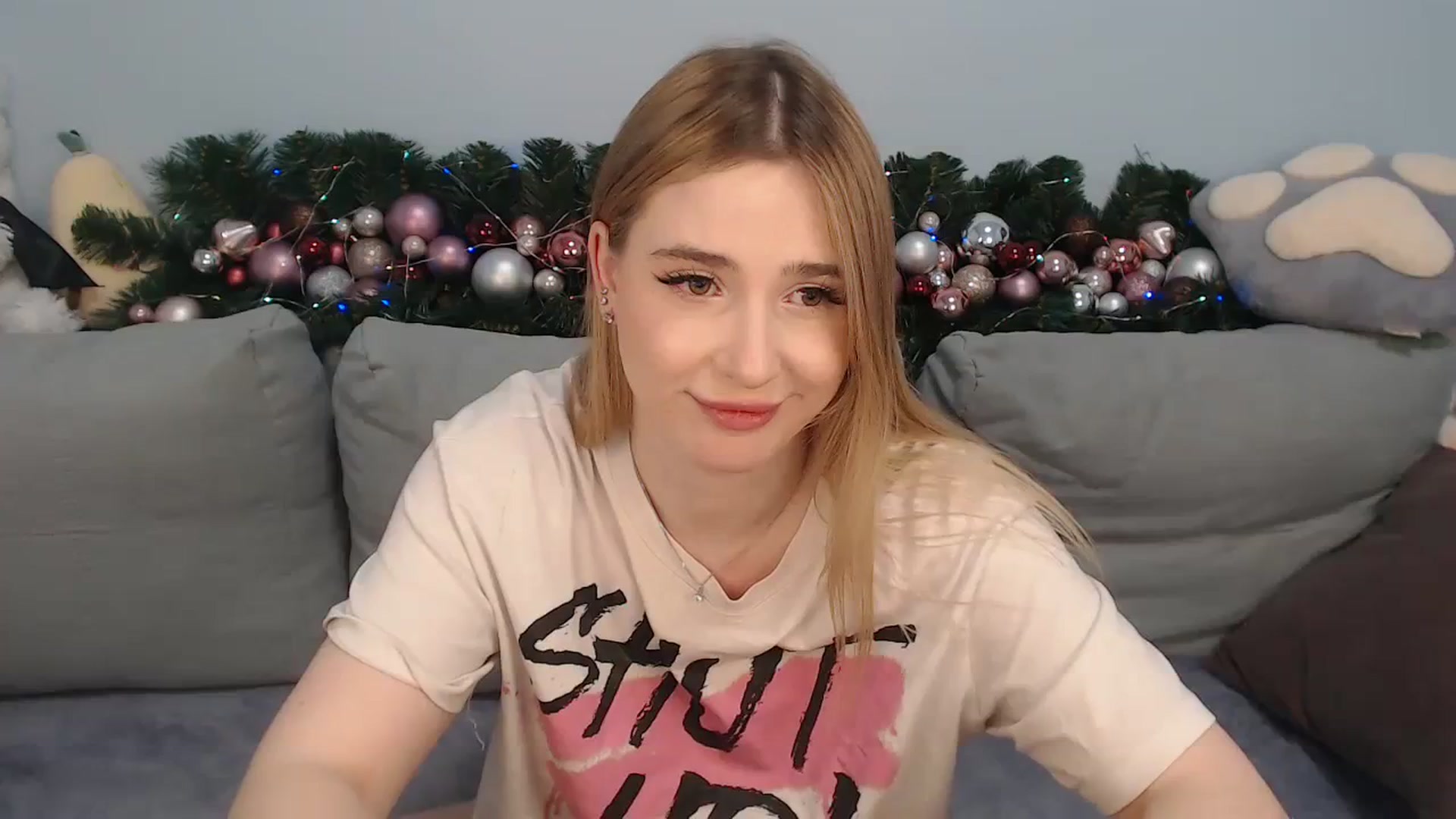 Gallery image thumbnail from SabrinaViolet's myfreecams stream on, 12/24/2023, 13:38 image 1 of 20