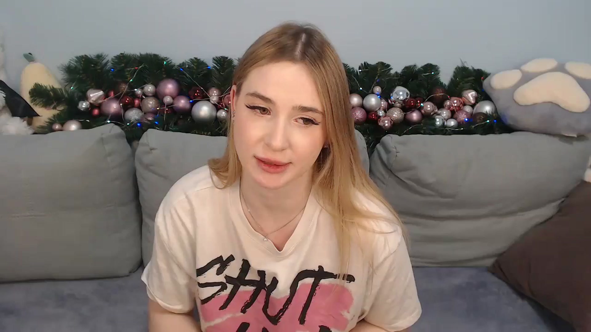 Gallery image thumbnail from SabrinaViolet's myfreecams stream on, 12/24/2023, 13:38 image 3 of 20