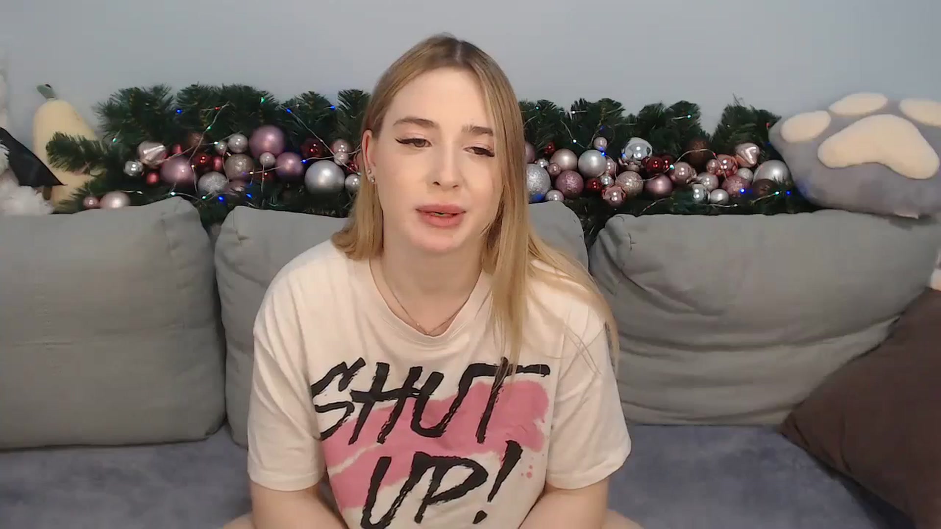 Gallery image thumbnail from SabrinaViolet's myfreecams stream on, 12/24/2023, 13:38 image 6 of 20