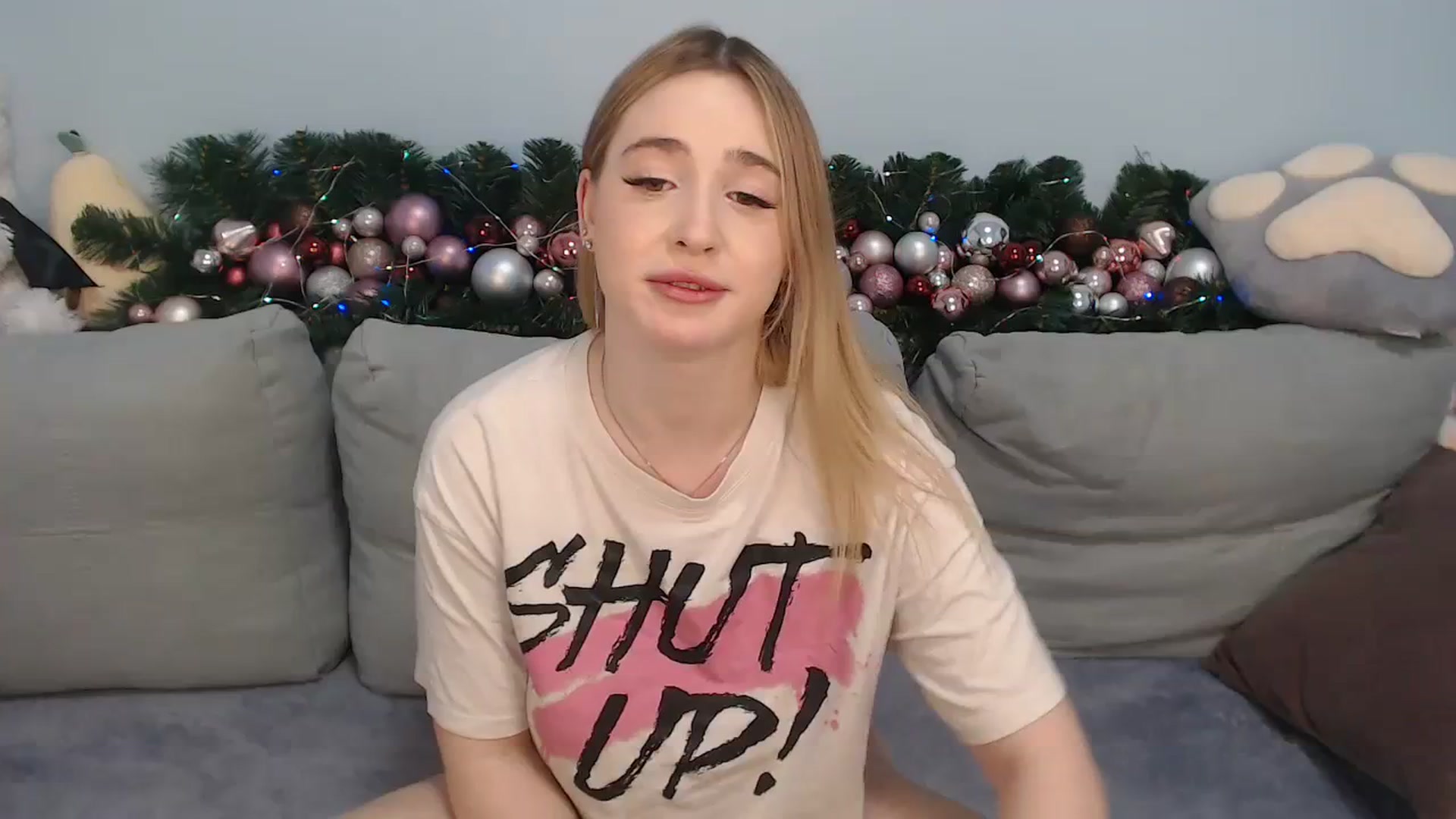 Gallery image thumbnail from SabrinaViolet's myfreecams stream on, 12/24/2023, 13:38 image 4 of 20