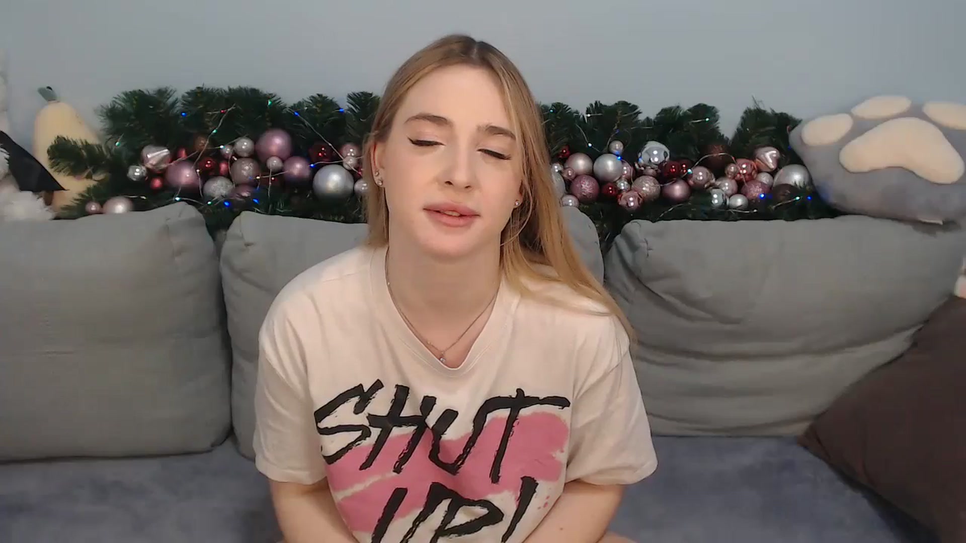 Gallery image thumbnail from SabrinaViolet's myfreecams stream on, 12/24/2023, 14:25 image 8 of 20