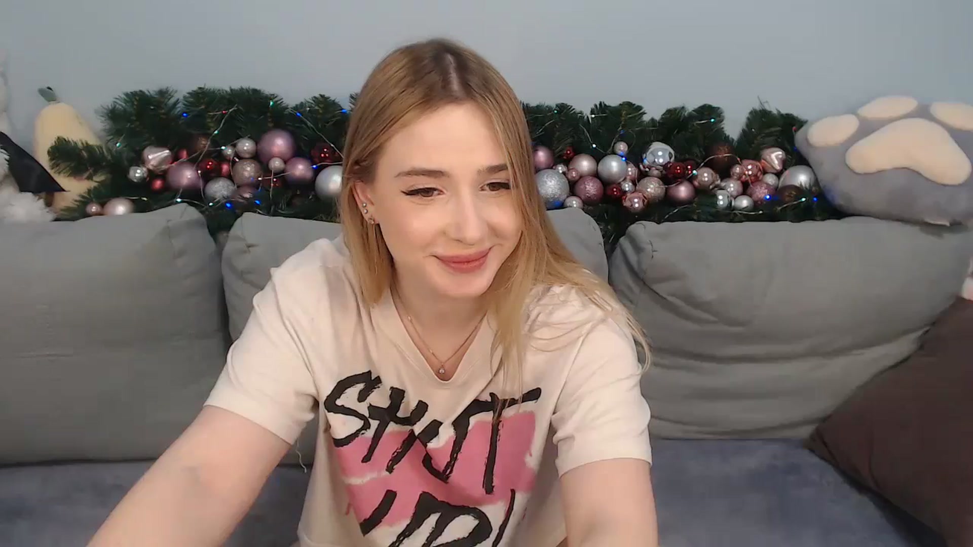 Gallery image thumbnail from SabrinaViolet's myfreecams stream on, 12/24/2023, 14:25 image 6 of 20
