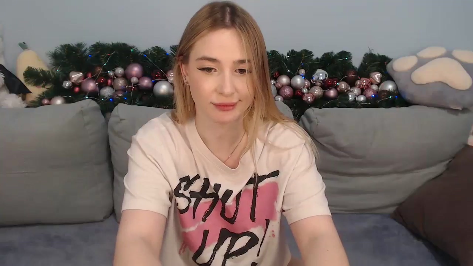 Gallery image thumbnail from SabrinaViolet's myfreecams stream on, 12/24/2023, 14:25 image 4 of 20