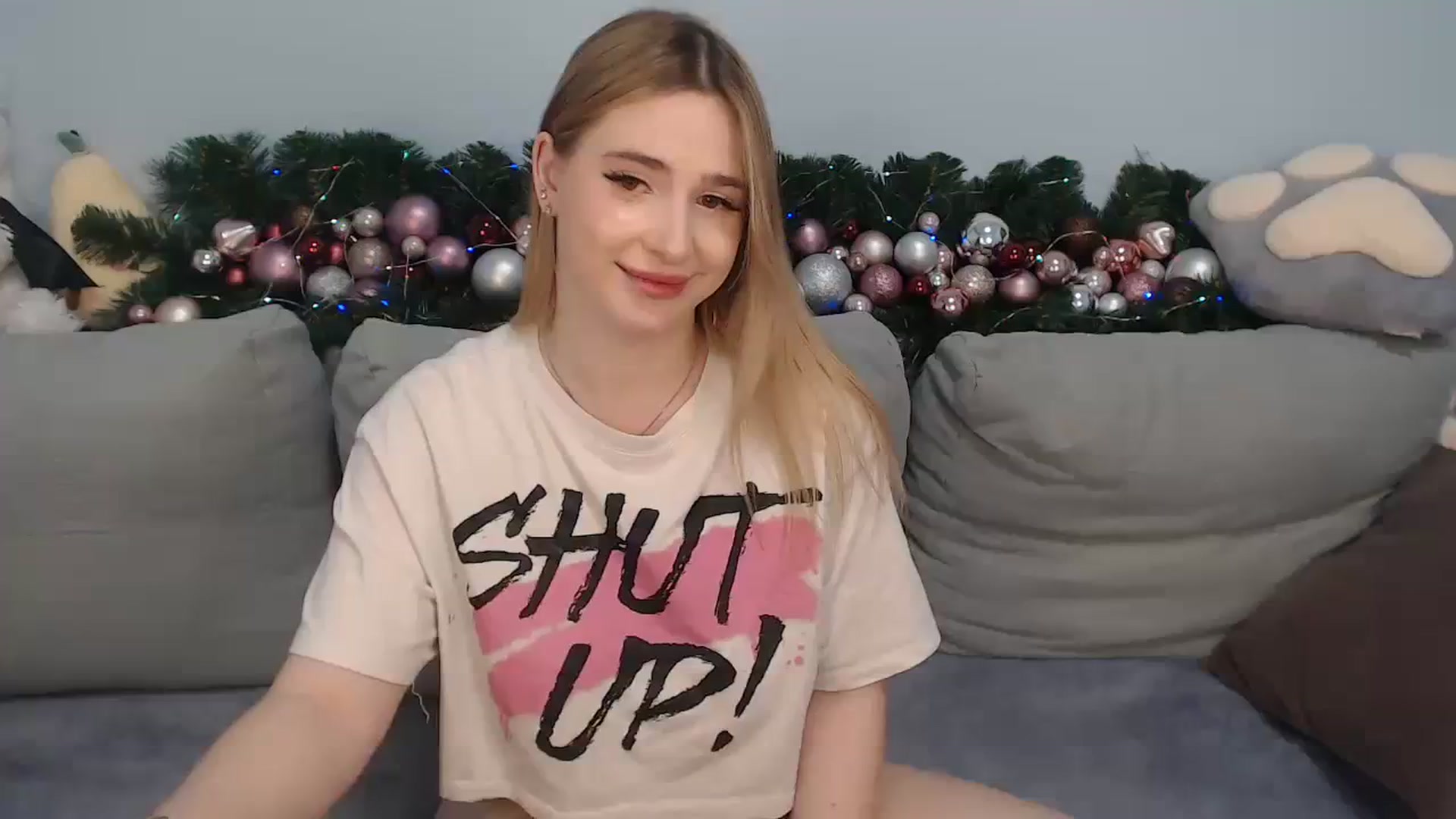 Gallery image thumbnail from SabrinaViolet's myfreecams stream on, 12/24/2023, 14:25 image 1 of 20