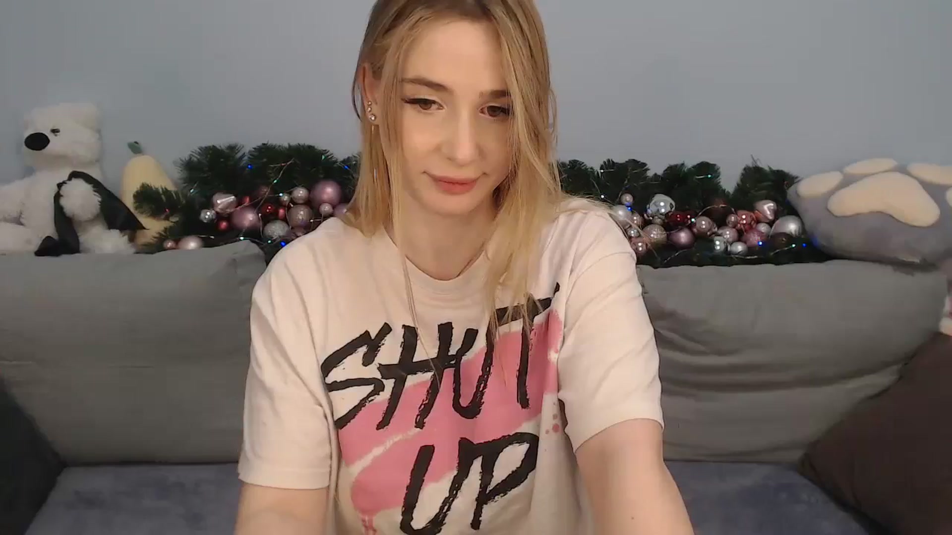Gallery image thumbnail from SabrinaViolet's myfreecams stream on, 12/24/2023, 14:48 image 15 of 20