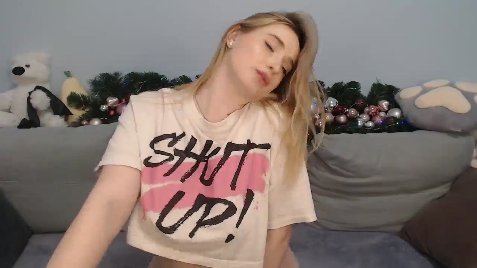 Gallery image thumbnail from SabrinaViolet's myfreecams stream on, 12/24/2023, 14:48 image 4 of 20