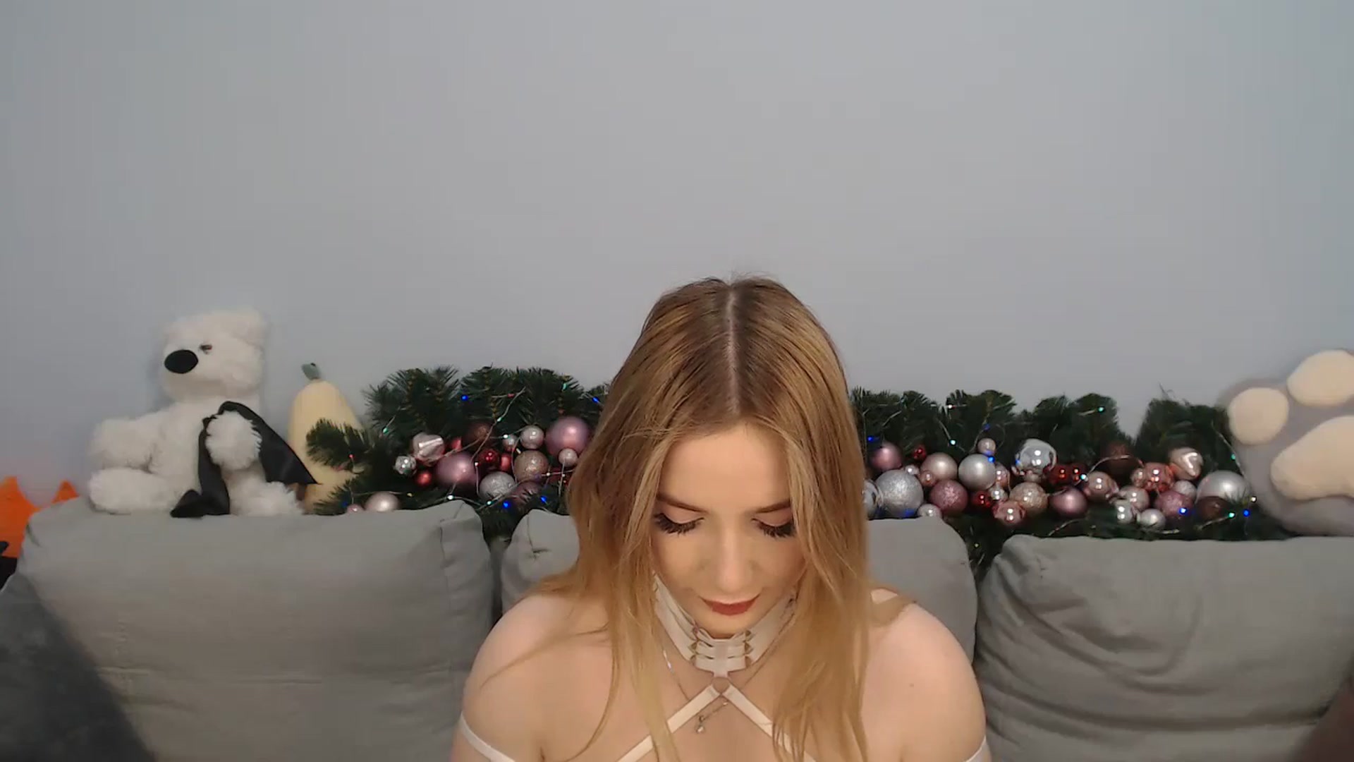 Gallery image thumbnail from SabrinaViolet's myfreecams stream on, 12/25/2023, 09:42 image 2 of 20