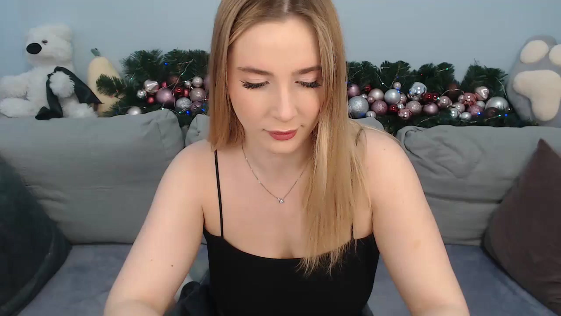 Gallery image thumbnail from SabrinaViolet's myfreecams stream on, 12/26/2023, 10:17 image 4 of 20