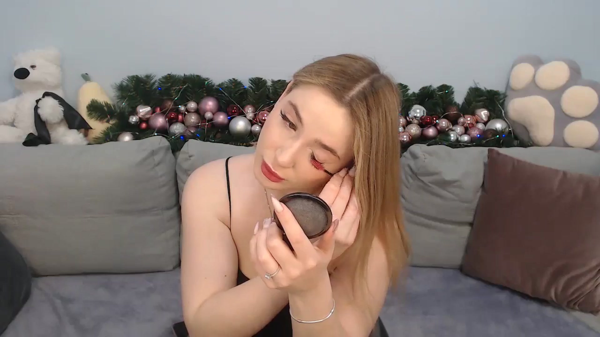 Gallery image thumbnail from SabrinaViolet's myfreecams stream on, 12/27/2023, 09:19 image 3 of 20