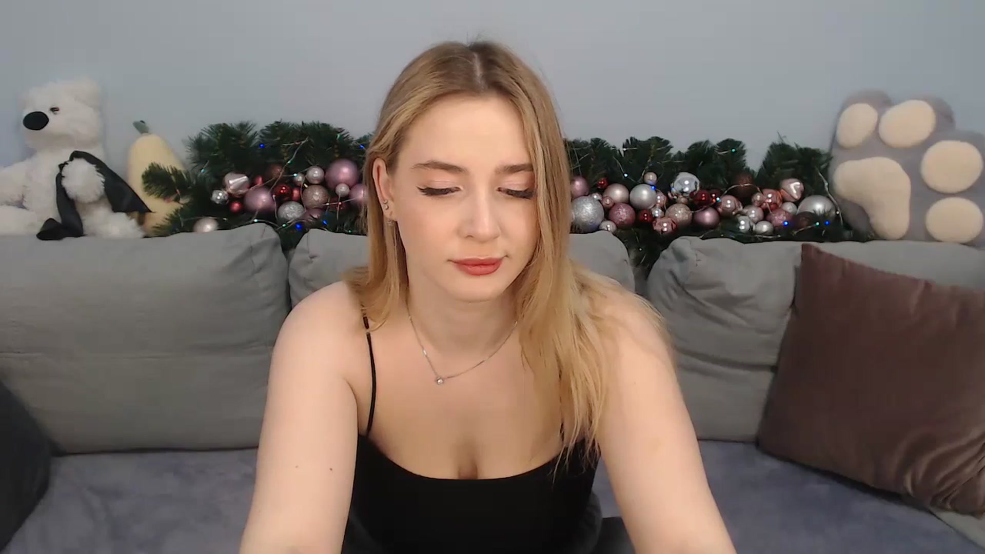 Gallery image thumbnail from SabrinaViolet's myfreecams stream on, 12/27/2023, 09:39 image 12 of 20