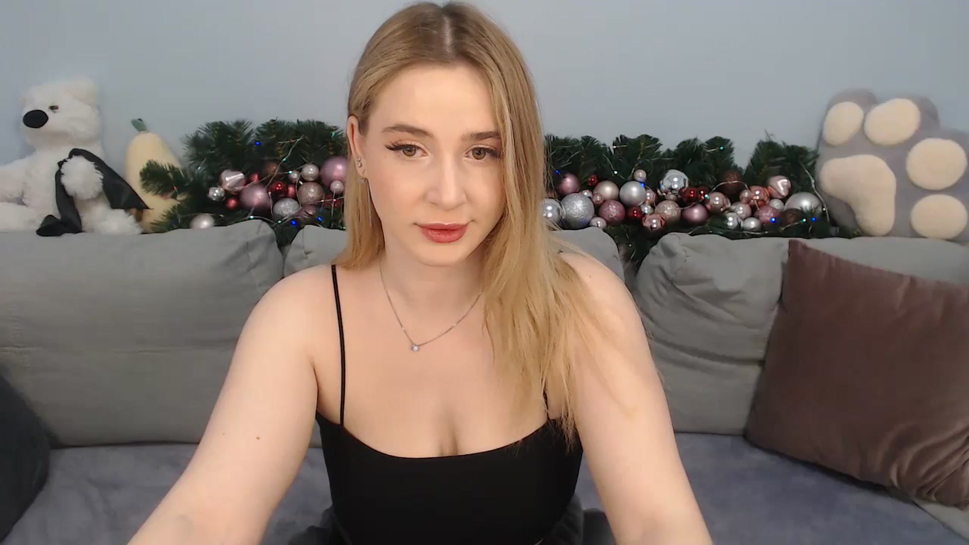 Gallery image thumbnail from SabrinaViolet's myfreecams stream on, 12/27/2023, 09:39 image 17 of 20