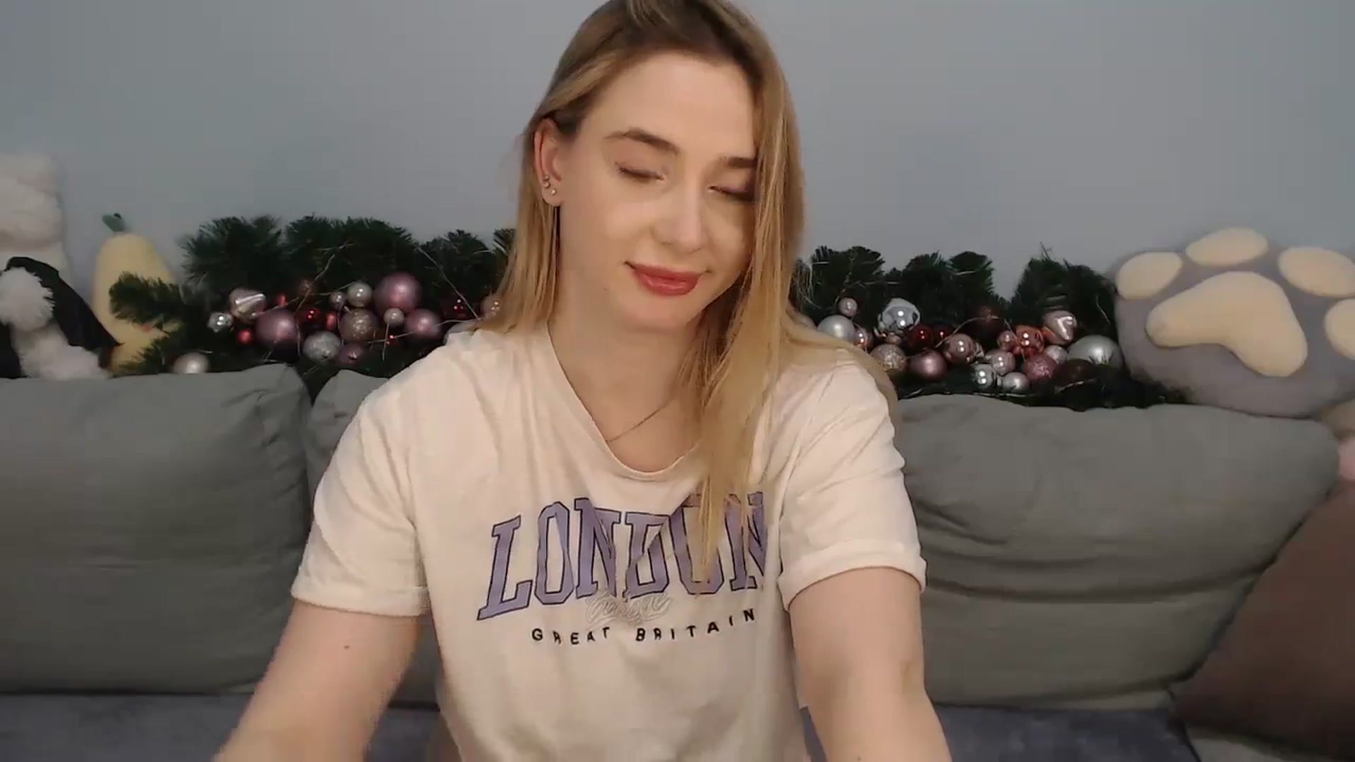 Gallery image thumbnail from SabrinaViolet's myfreecams stream on, 01/07/2024, 12:55 image 4 of 20
