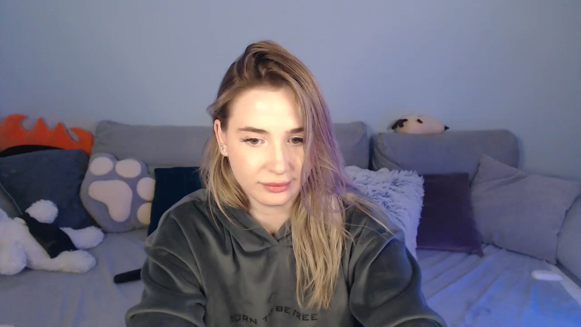 Gallery image thumbnail from SabrinaViolet's myfreecams stream on, 01/28/2024, 14:27 image 7 of 20