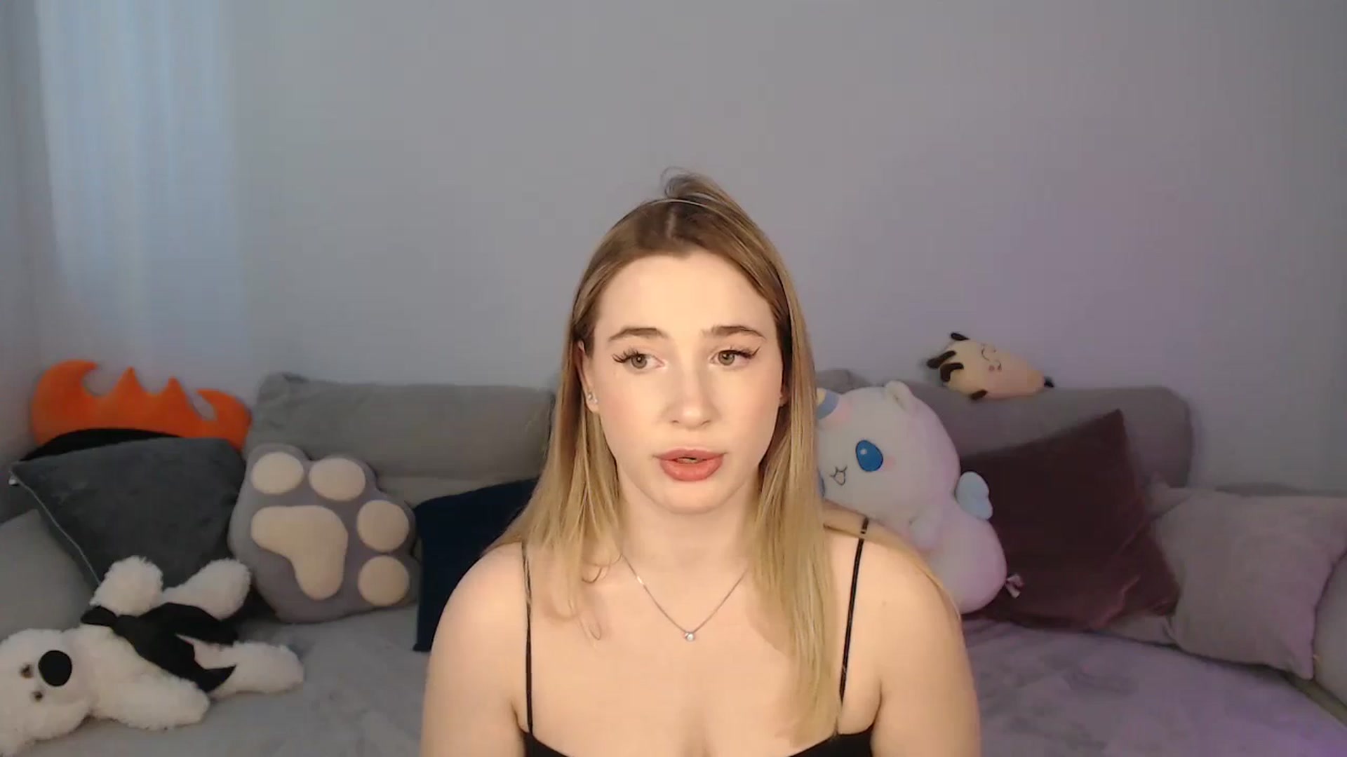 Gallery image thumbnail from SabrinaViolet's myfreecams stream on, 02/02/2024, 10:03 image 10 of 20