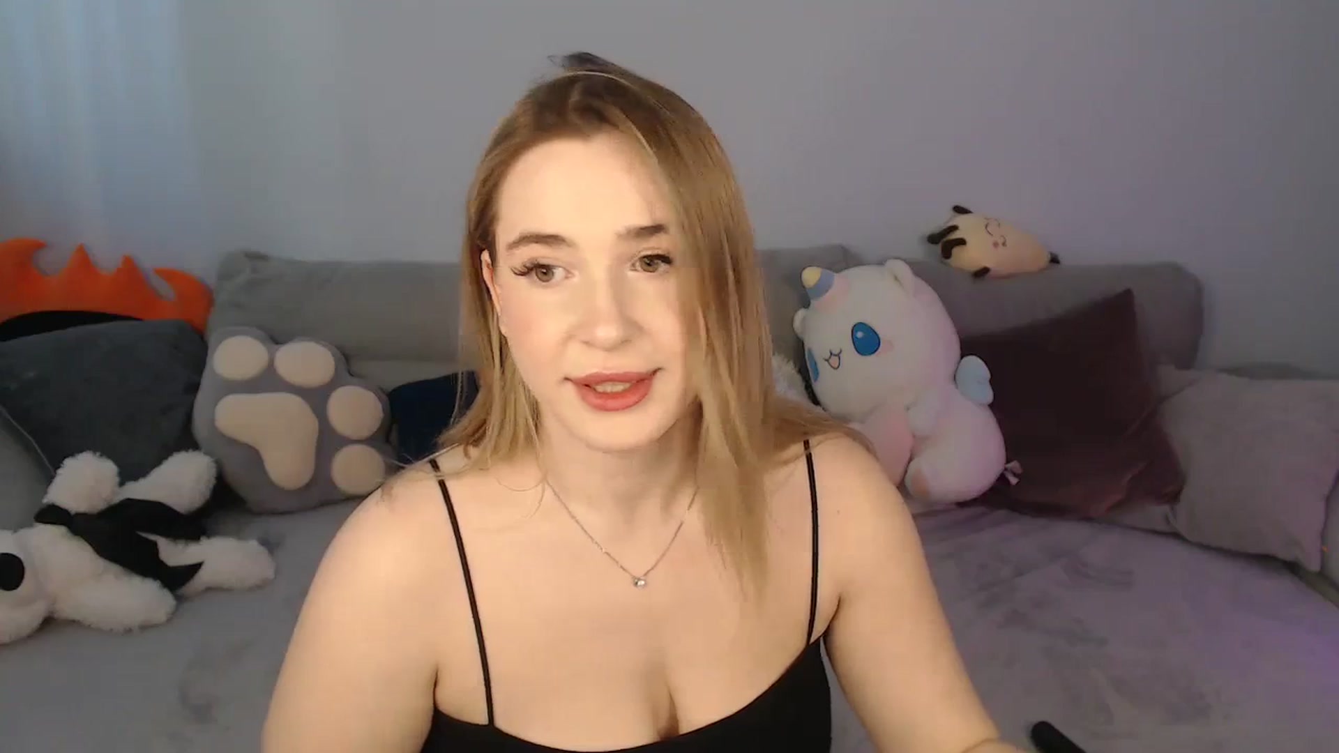 Gallery image thumbnail from SabrinaViolet's myfreecams stream on, 02/02/2024, 10:03 image 6 of 20