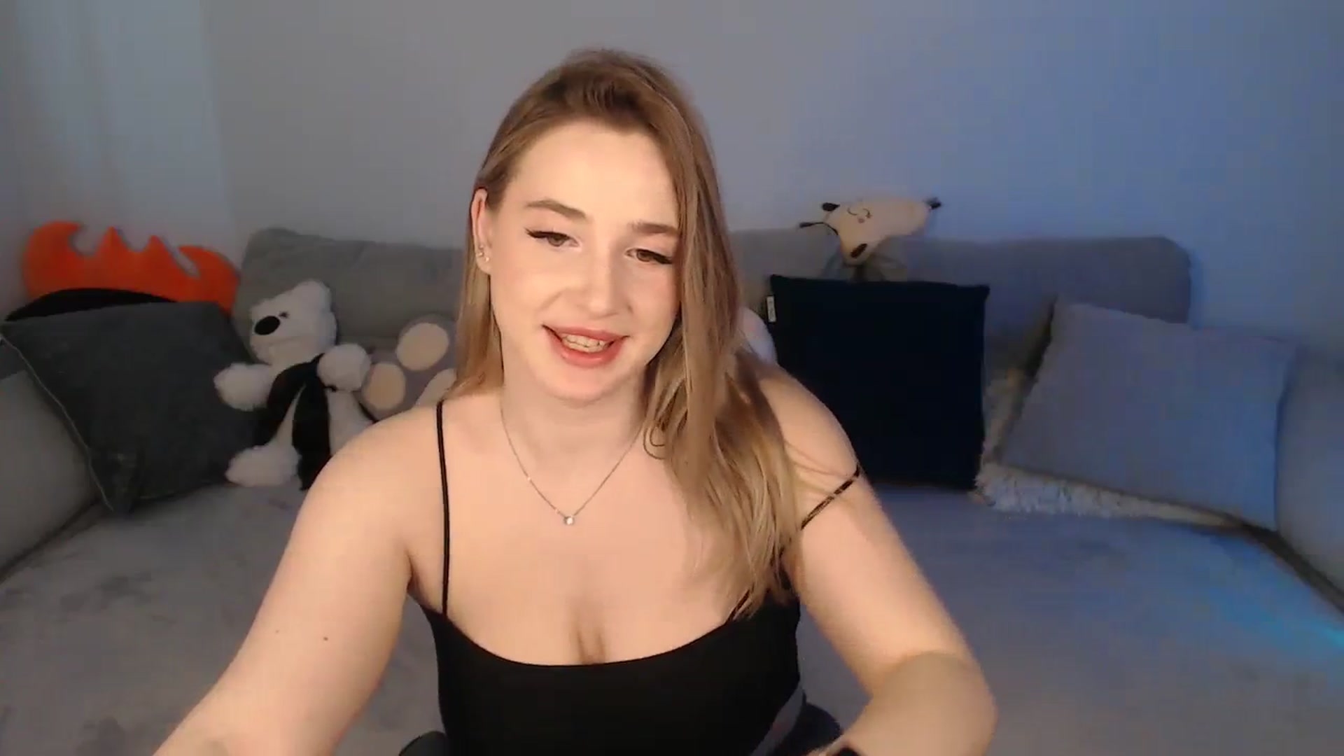 Gallery image thumbnail from SabrinaViolet's myfreecams stream on, 02/12/2024, 11:07 image 11 of 20