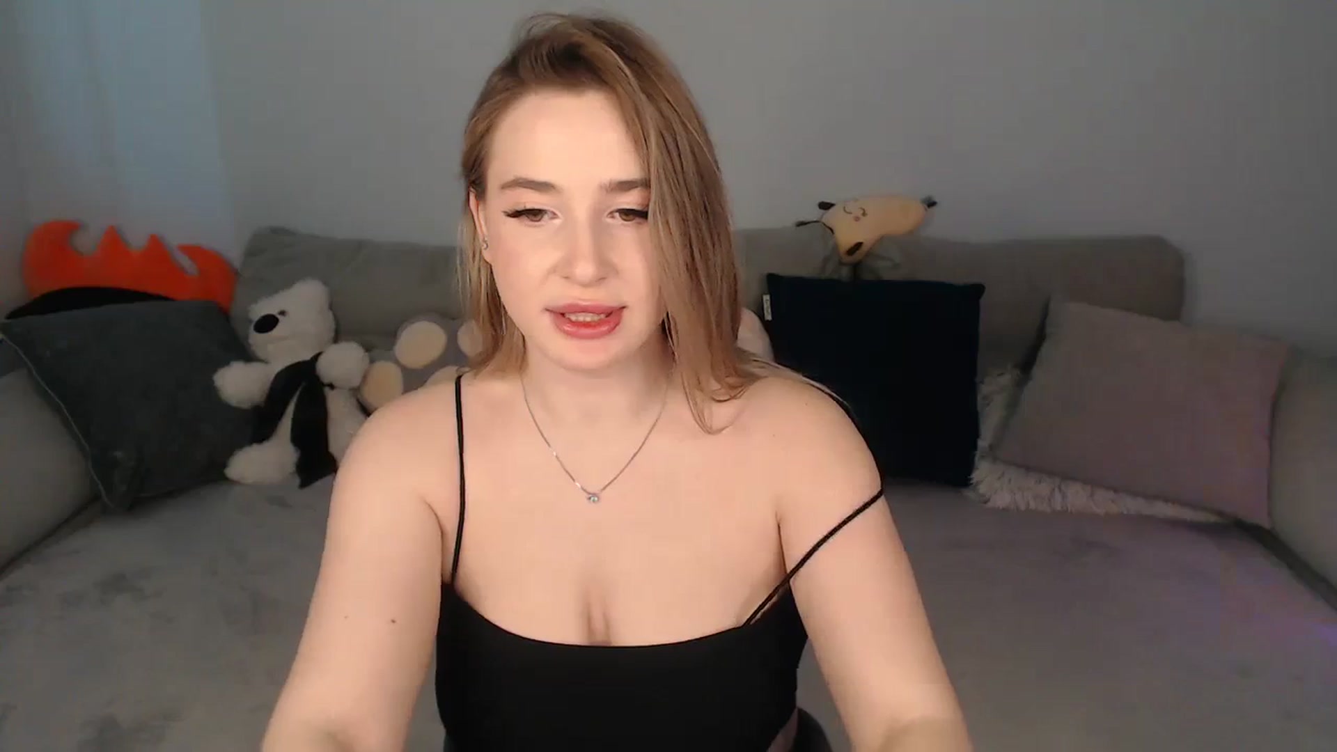 Gallery image thumbnail from SabrinaViolet's myfreecams stream on, 02/12/2024, 11:07 image 10 of 20