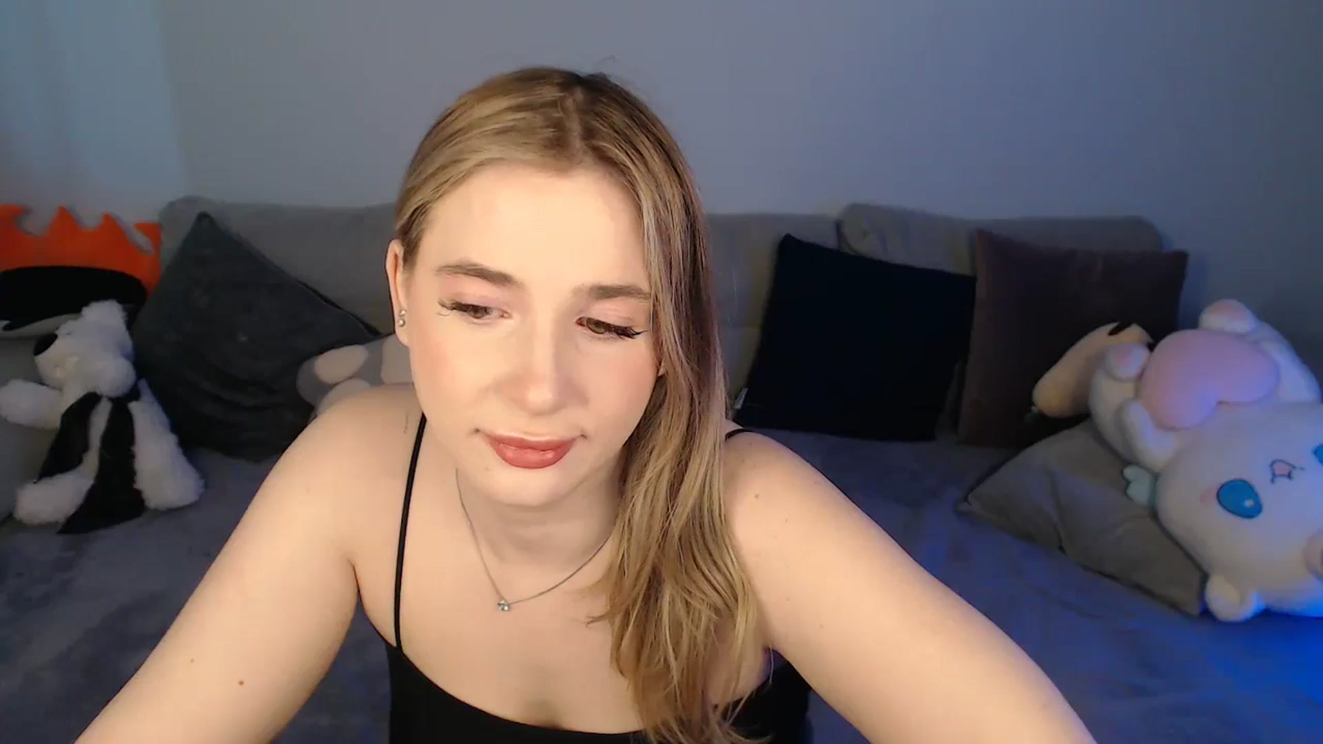 Gallery image thumbnail from SabrinaViolet's myfreecams stream on, 03/05/2024, 10:45 image 10 of 20