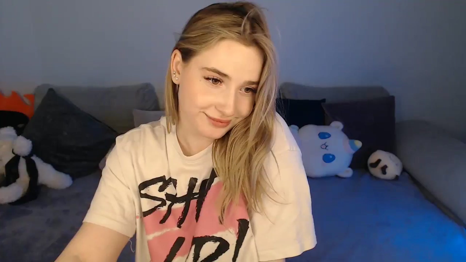 Gallery image thumbnail from SabrinaViolet's myfreecams stream on, 03/12/2024, 13:32 image 6 of 20