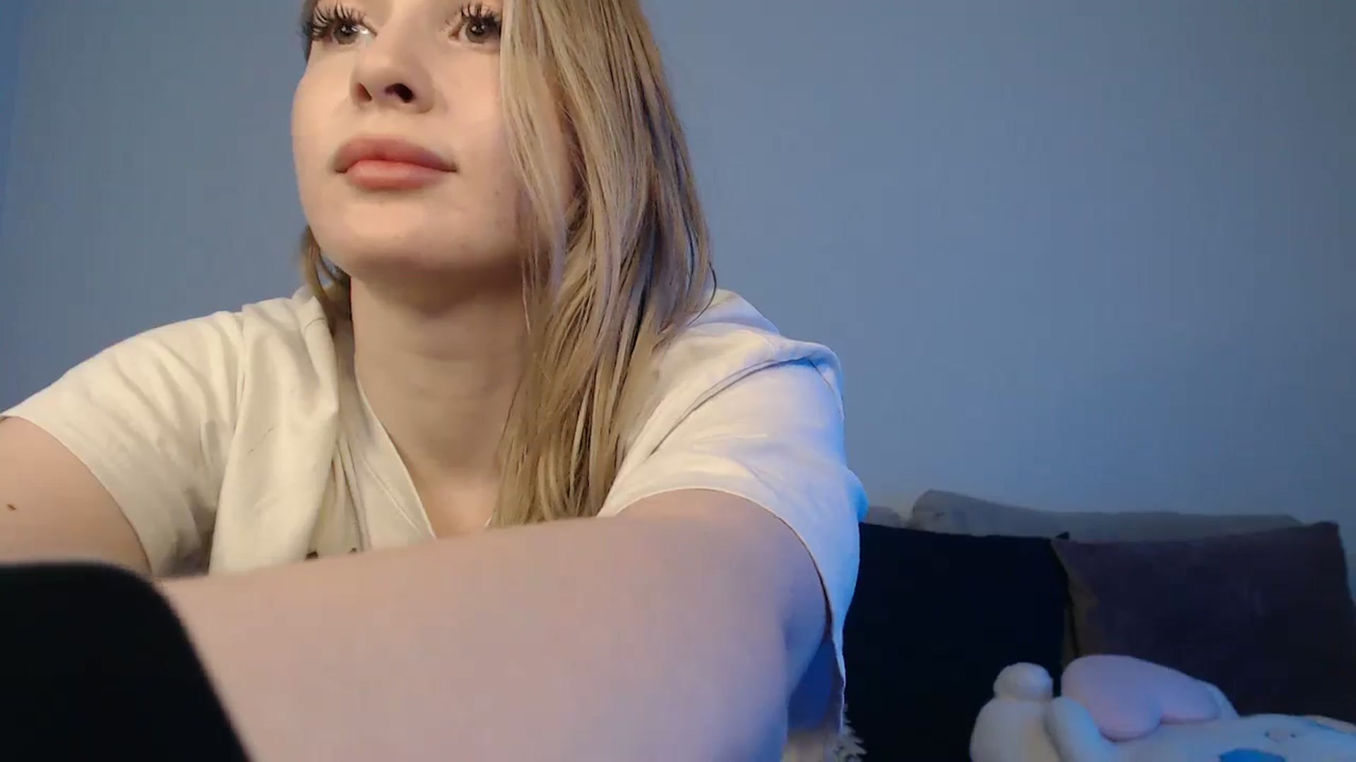 Gallery image thumbnail from SabrinaViolet's myfreecams stream on, 03/12/2024, 14:52 image 6 of 20