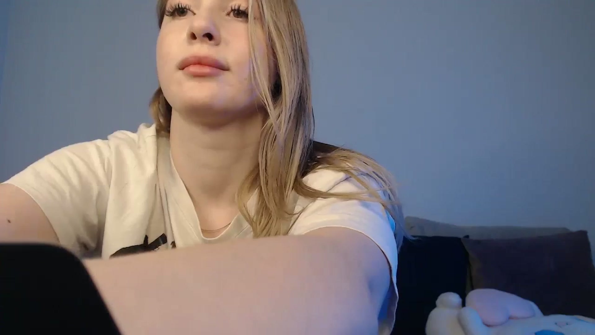 Gallery image thumbnail from SabrinaViolet's myfreecams stream on, 03/12/2024, 14:52 image 3 of 20