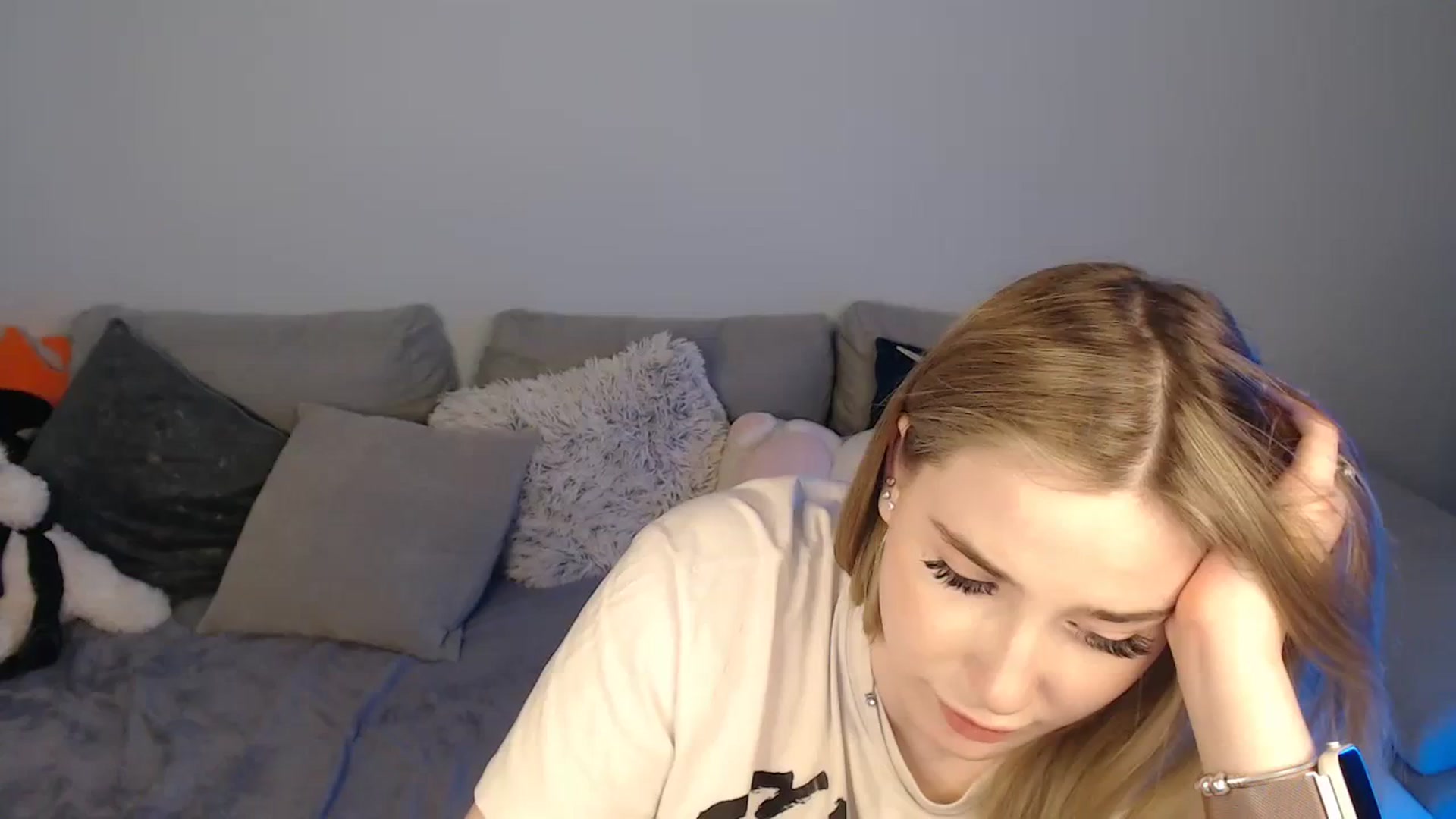 Gallery image thumbnail from SabrinaViolet's myfreecams stream on, 03/13/2024, 14:58 image 5 of 20