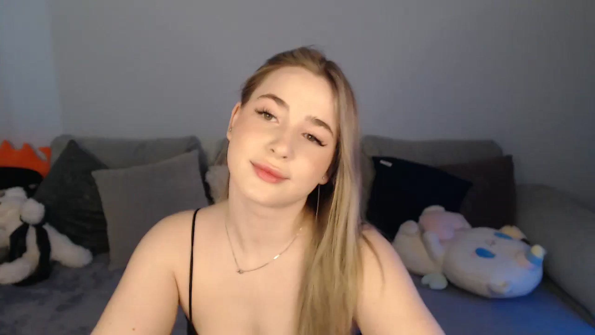 Gallery image thumbnail from SabrinaViolet's myfreecams stream on, 03/15/2024, 10:11 image 3 of 20