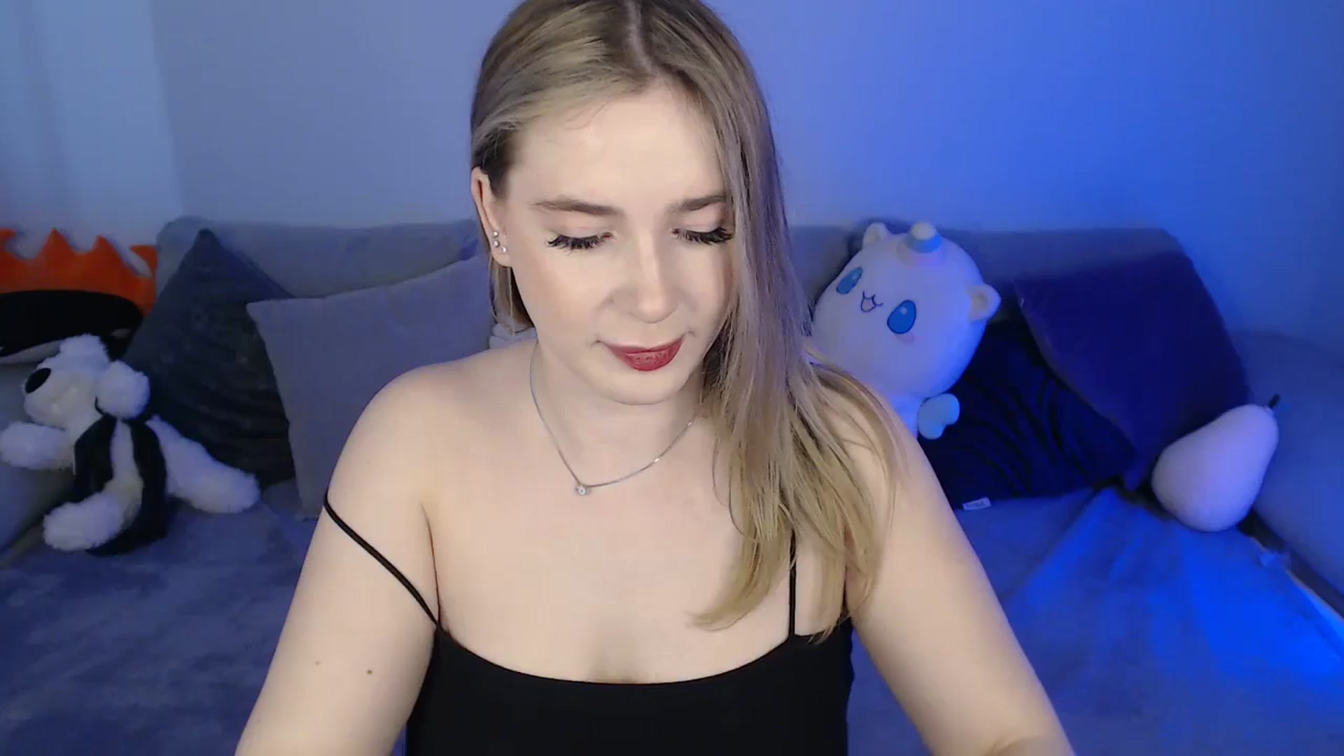 Gallery image thumbnail from SabrinaViolet's myfreecams stream on, 03/16/2024, 10:31 image 10 of 20
