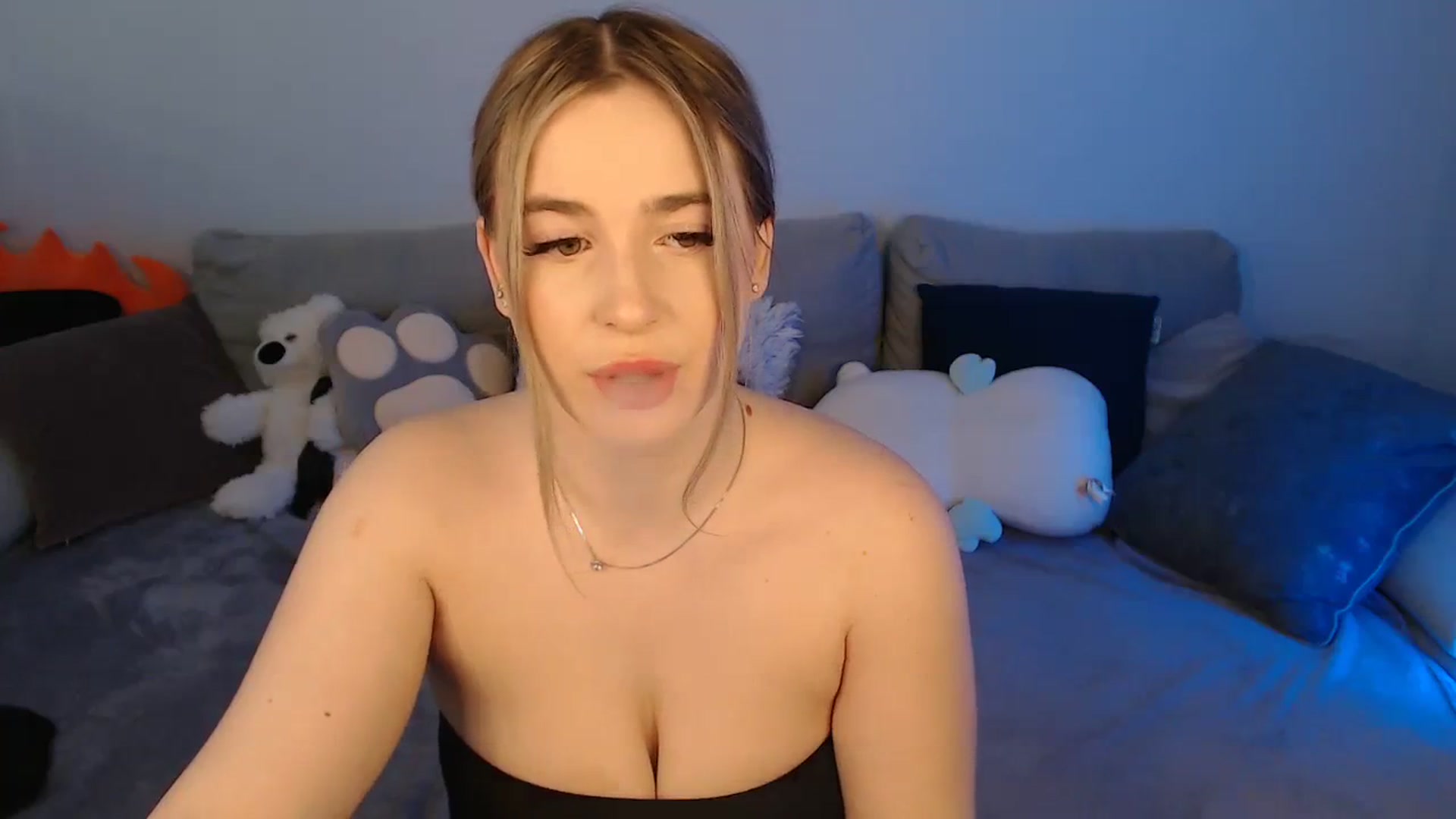 Gallery image thumbnail from SabrinaViolet's myfreecams stream on, 04/10/2024, 08:52 image 15 of 20