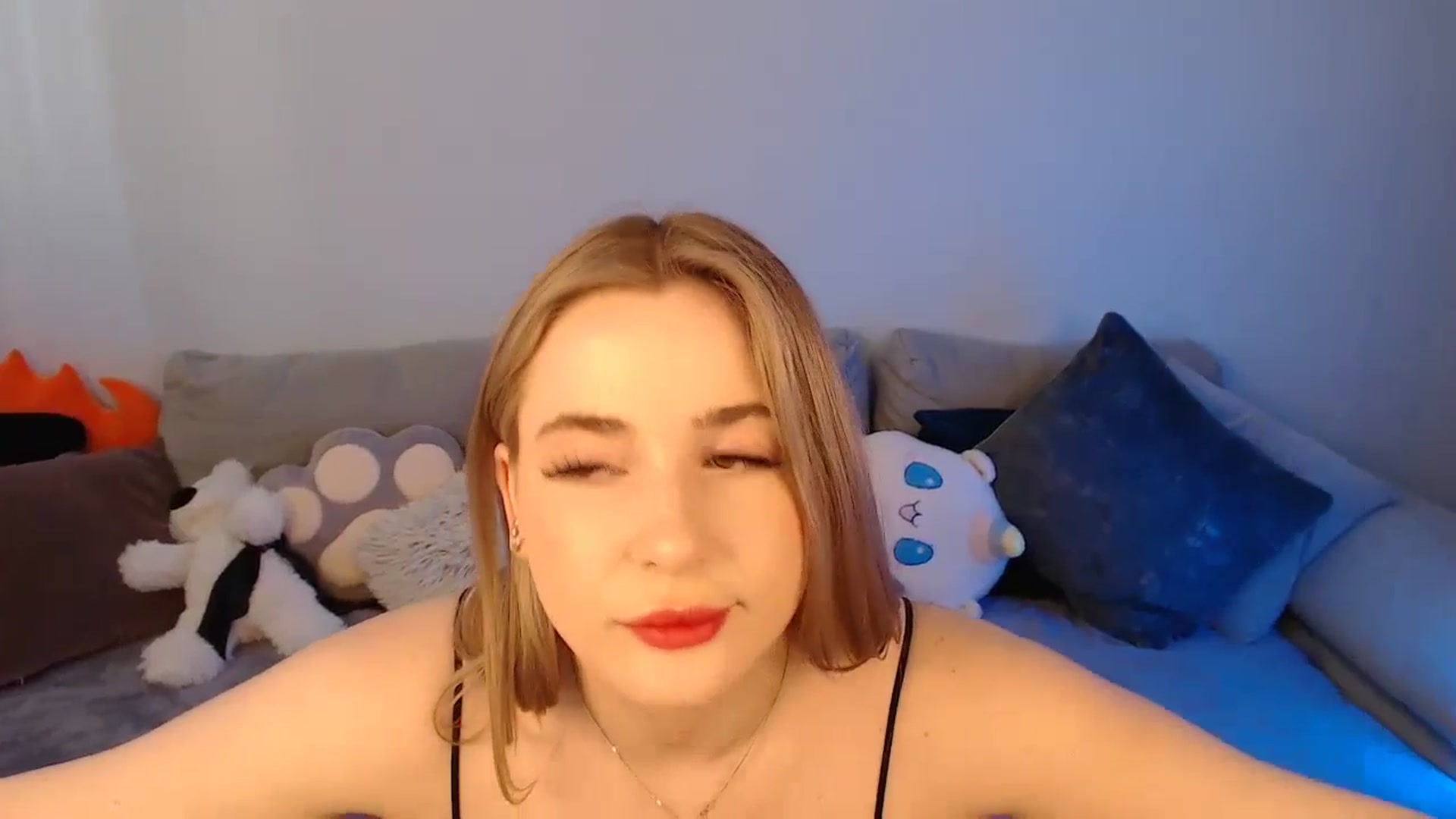 Gallery image thumbnail from SabrinaViolet's myfreecams stream on, 04/20/2024, 08:29 image 2 of 20