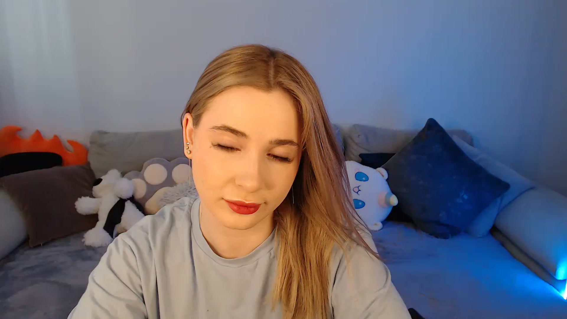 Gallery image thumbnail from SabrinaViolet's myfreecams stream on, 04/20/2024, 08:29 image 1 of 20