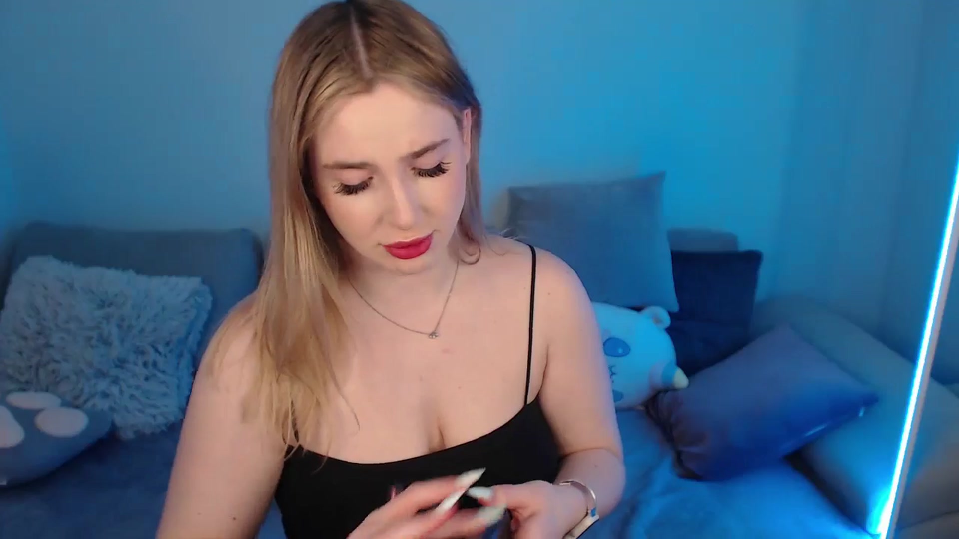 Gallery image thumbnail from SabrinaViolet's myfreecams stream on, 04/27/2024, 08:45 image 8 of 20