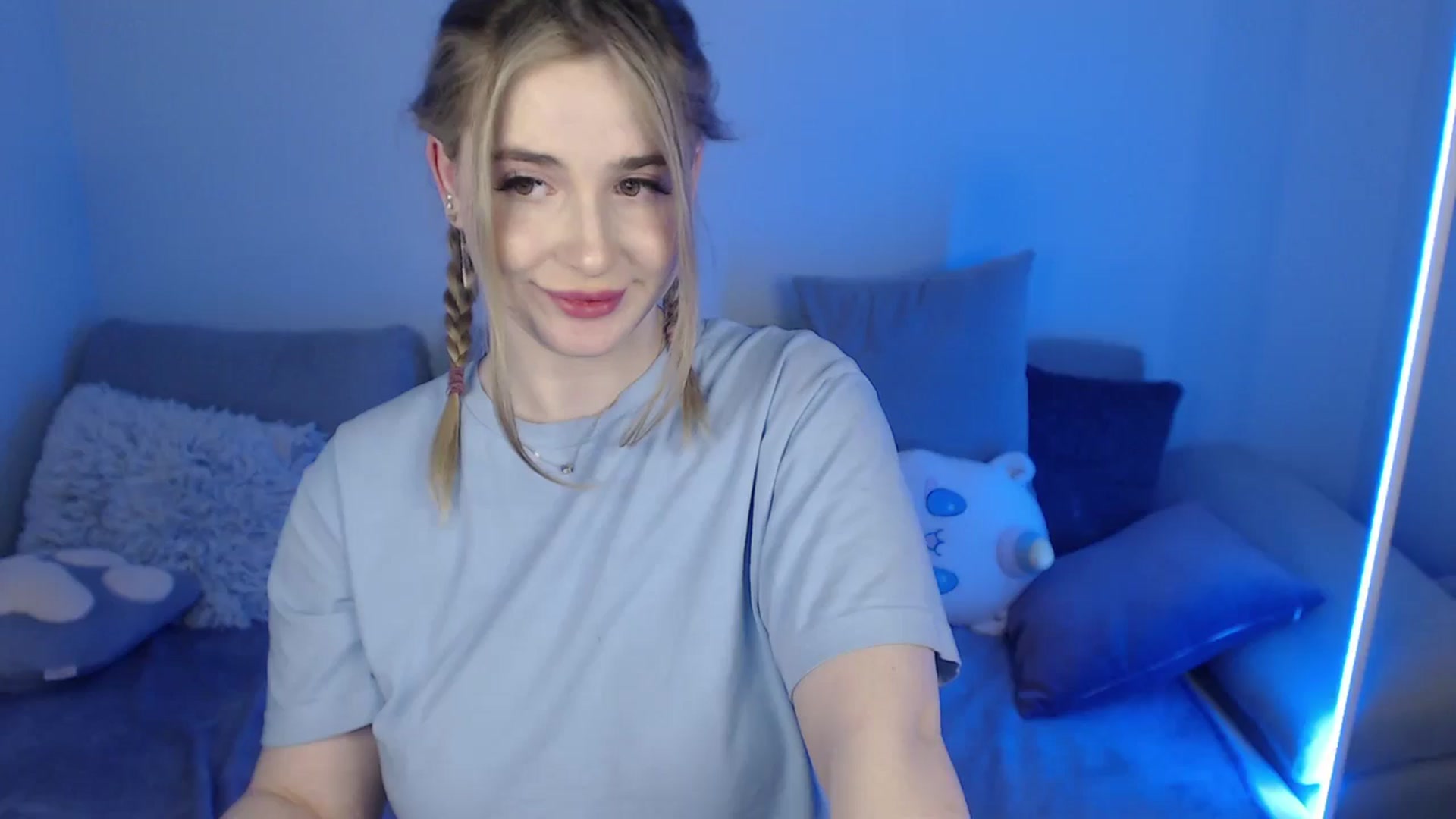 Gallery image thumbnail from SabrinaViolet's myfreecams stream on, 04/28/2024, 12:15 image 16 of 20