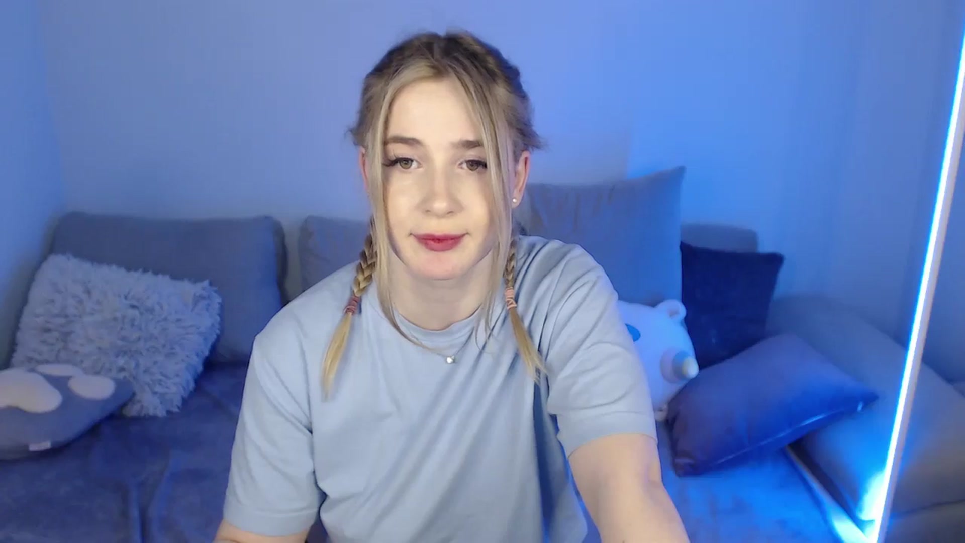 Gallery image thumbnail from SabrinaViolet's myfreecams stream on, 04/28/2024, 12:15 image 8 of 20