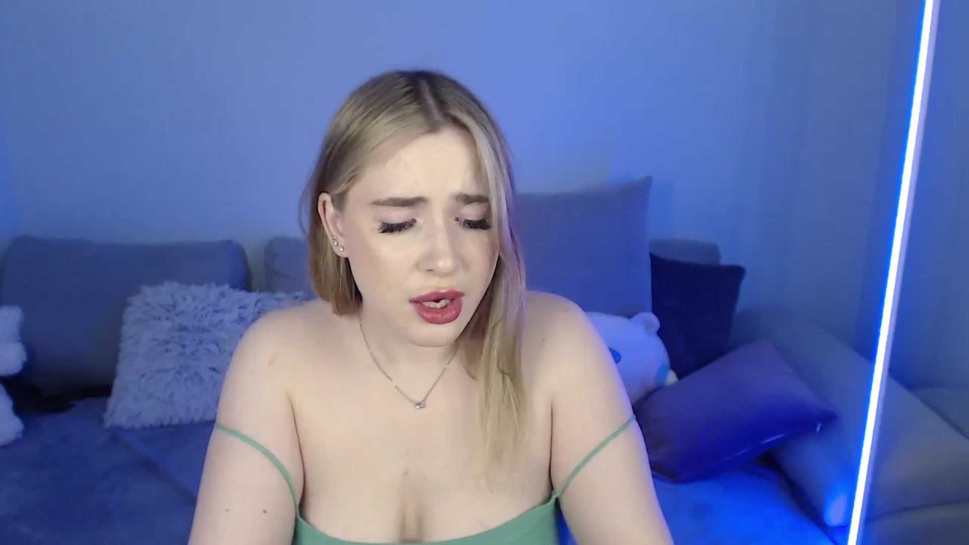 Gallery image thumbnail from SabrinaViolet's myfreecams stream on, 04/29/2024, 09:32 image 13 of 20