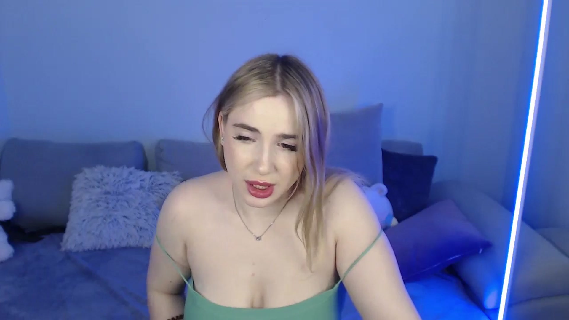 Gallery image thumbnail from SabrinaViolet's myfreecams stream on, 04/29/2024, 09:32 image 11 of 20
