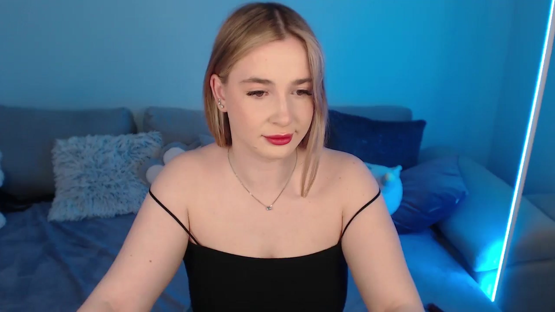 Gallery image thumbnail from SabrinaViolet's myfreecams stream on, 05/03/2024, 08:57 image 14 of 20
